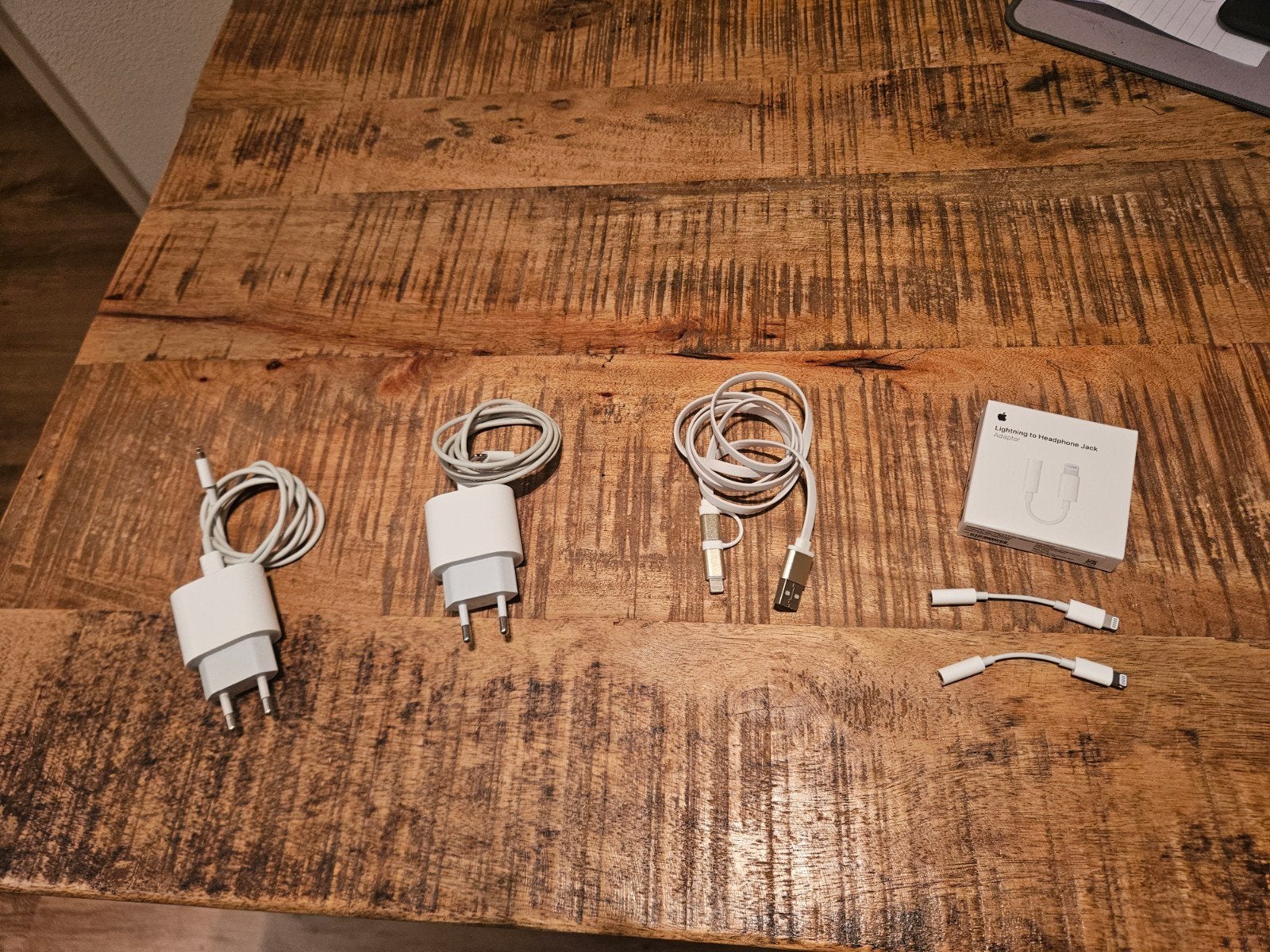 Apple lightning opladers, kabels en adapters - Diverse acces, Ophalen of Verzenden, Gebruikt, Snoer of kabel, Apple
