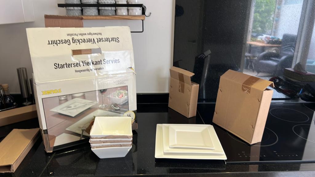 NIEUW 16 delig servies  hoogwaardig porselein, Nieuw, Ophalen of Verzenden, Bord(en), Overige stijlen