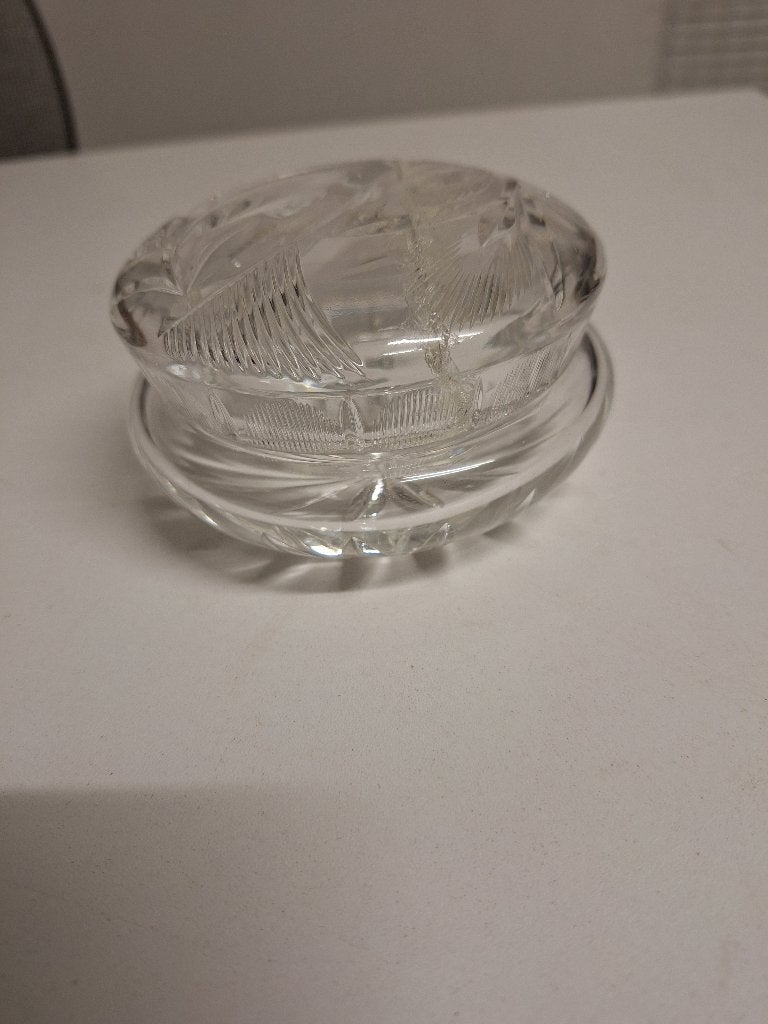 Mooie kristallen bonbonniere / sieradendoos , deksel gelijmd, Antiek en Kunst, Antiek | Glas en Kristal, Ophalen of Verzenden