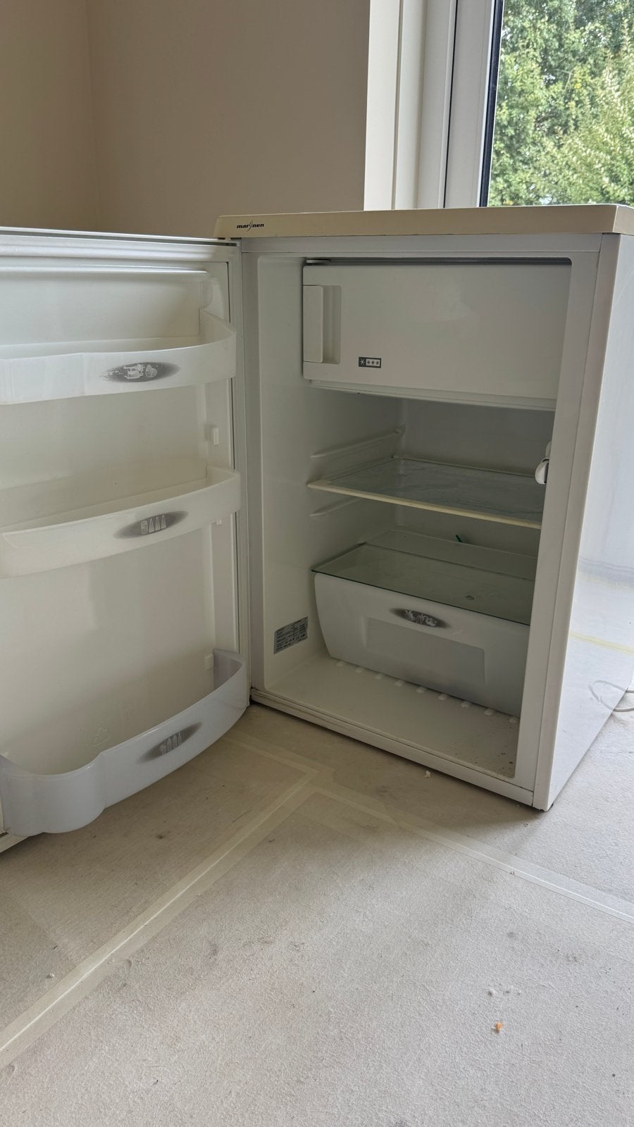 Foto 2 van Compacte koelkast met vriesvak - Ideaal voor kleine ruimtes