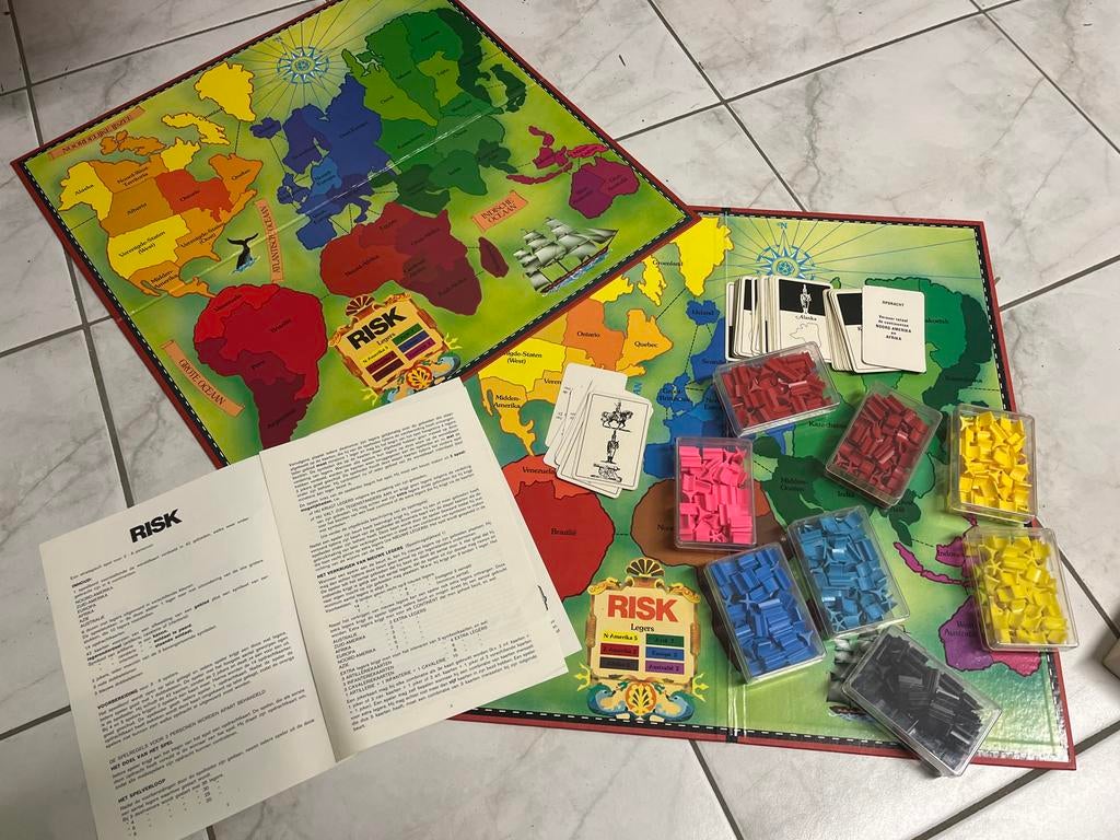 Risk onderdelen: legers, kaarten en speelborden, Drie of vier spelers, Ophalen of Verzenden, Gebruikt