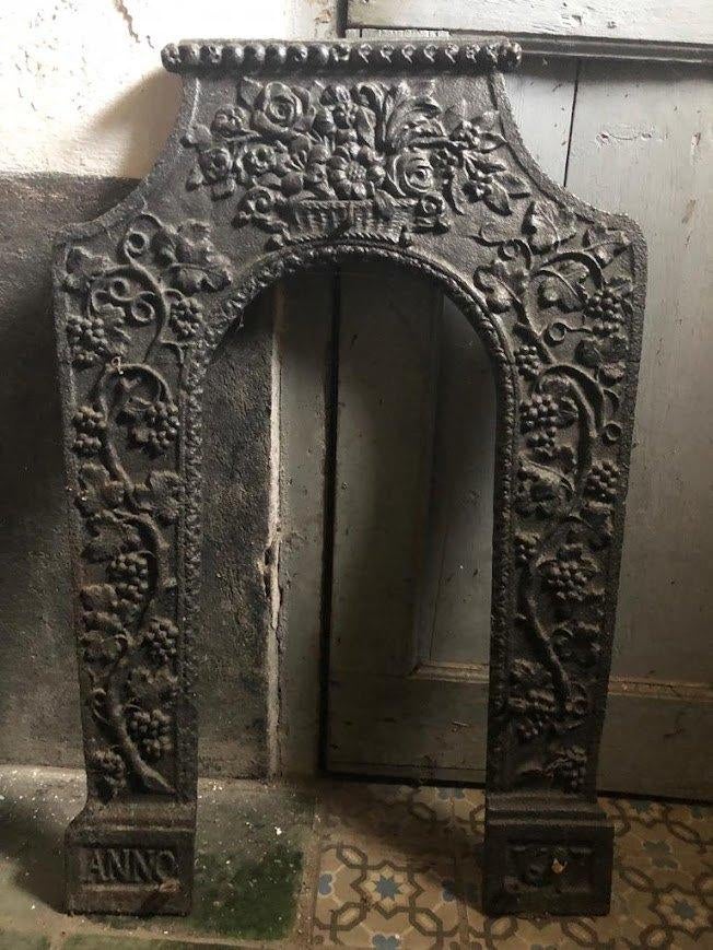 Gietijzeren haardschouw / vuurplaat, Ophalen of Verzenden, Gebruikt, Vrijstaande haard, Houthaard
