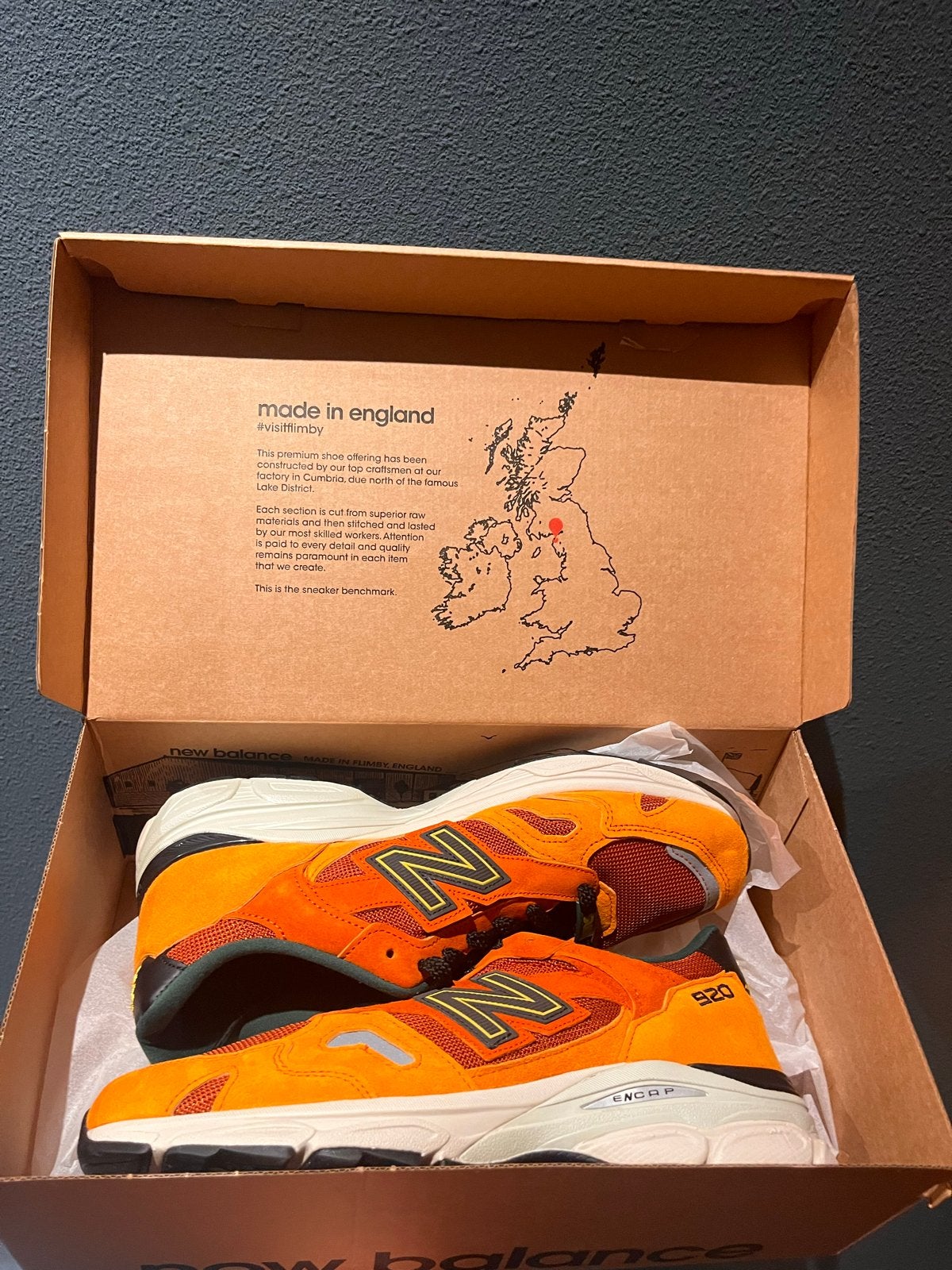 New Balance 920 Sneakersnstuff - Oranje/Groen, Kleding | Heren, Schoenen, Verzenden, Nieuw, Overige kleuren, Sneakers of Gympen