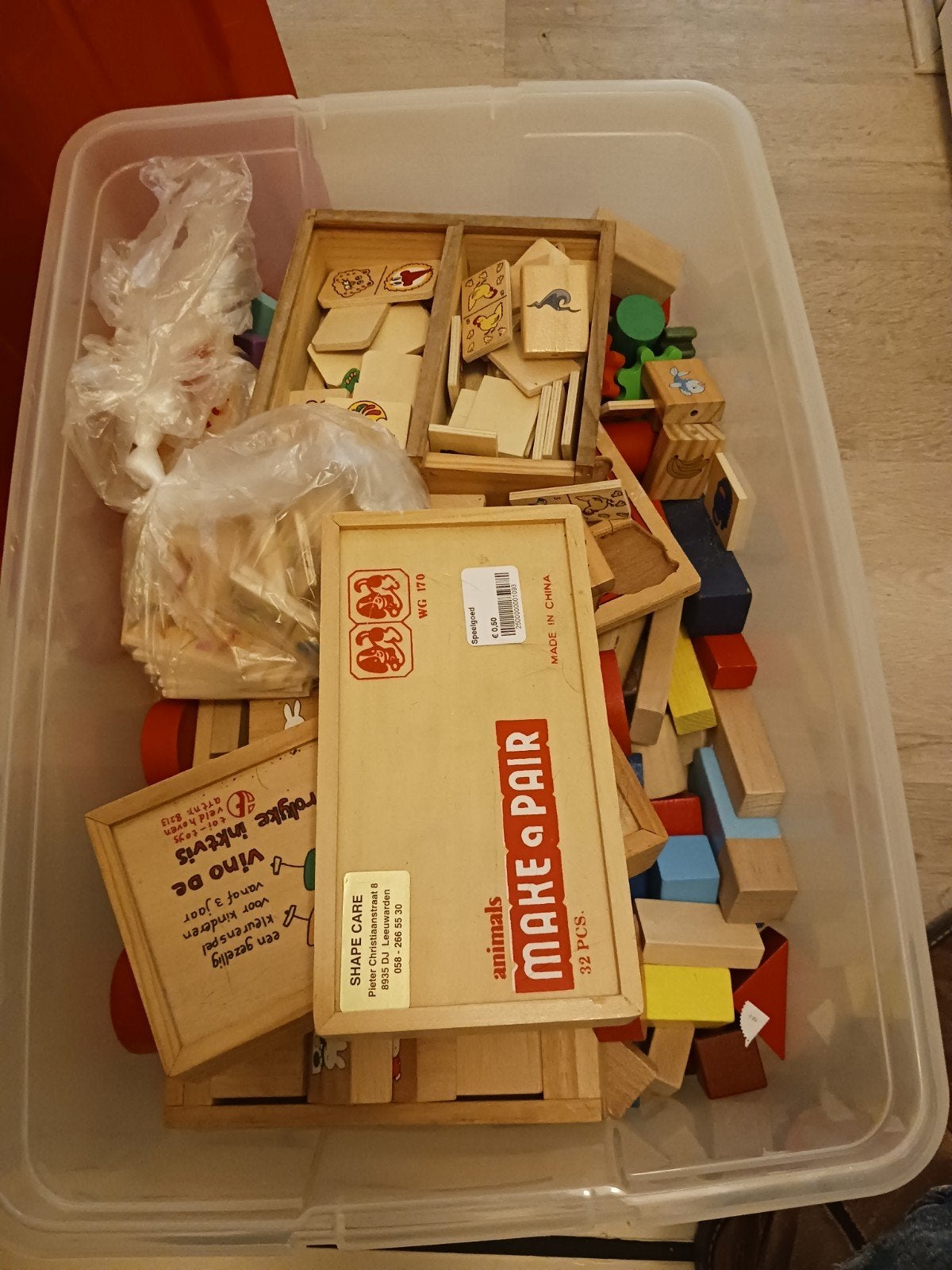 Grote houten bak met bouwblokken en puzzels, Ophalen of Verzenden