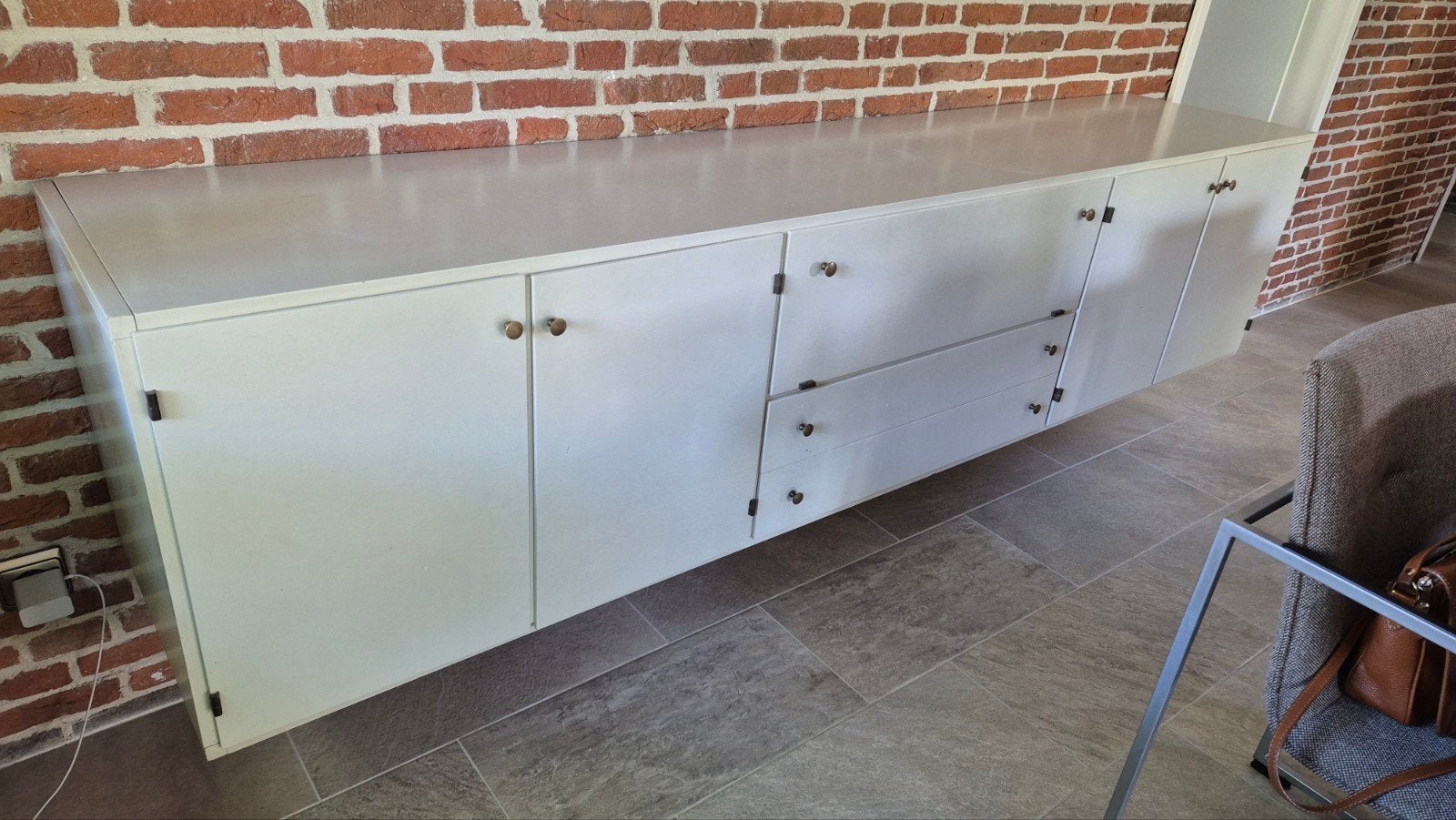 Pastoe hangend dressoir. Gratis ophalen!, Huis en Inrichting, Kasten | Dressoirs, Ophalen, Gebruikt, Met deur(en), Modern, Strak