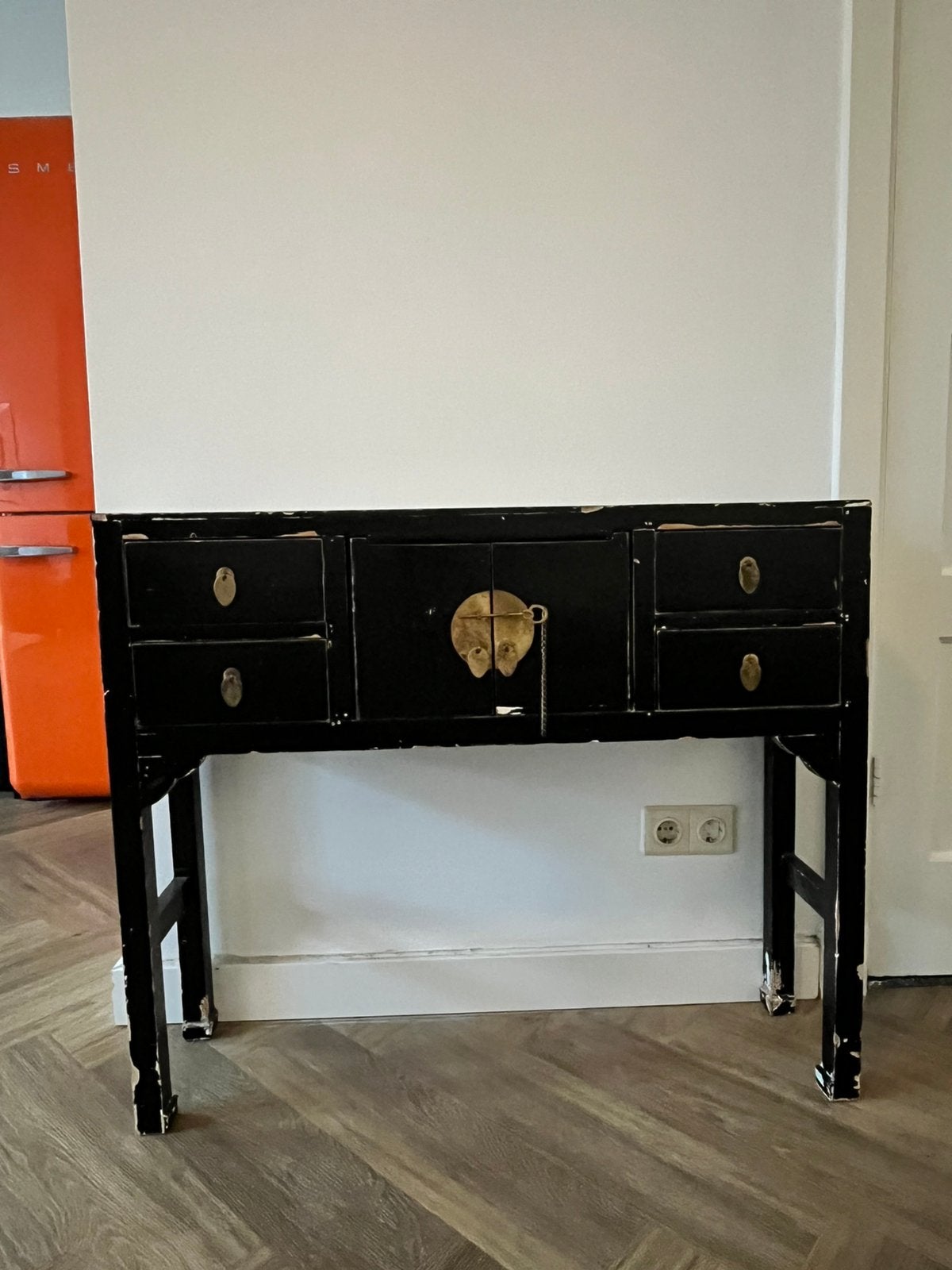 Zwart antiek Chinees dressoir met messing beslag, Ophalen