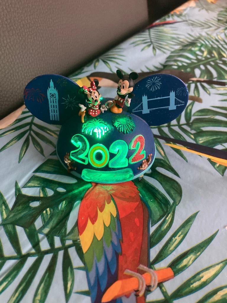 Disney ears ornament 2022 London ( met verlichting ), Verzamelen, Disney, Ophalen of Verzenden, Overige figuren, Nieuw, Beeldje of Figuurtje