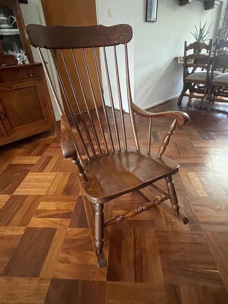 Windsor eiken Schommelstoel, Ophalen