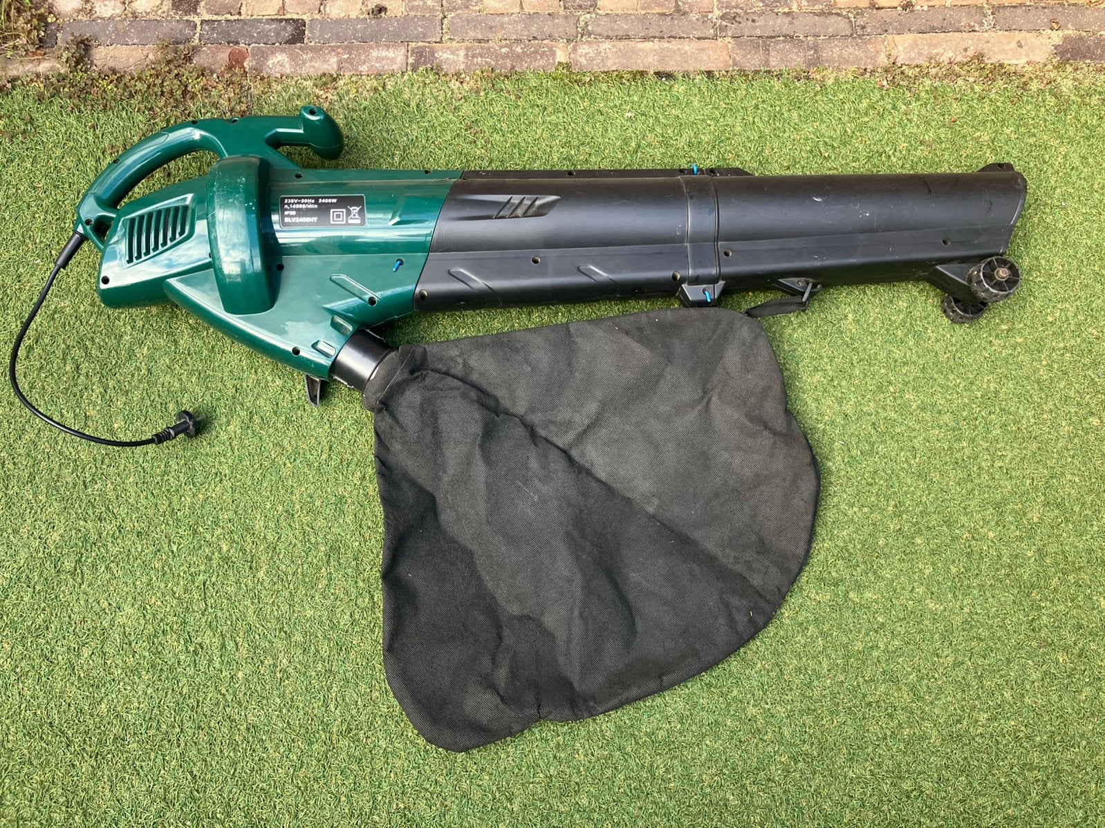 Bladblazer, bladzuiger met afneembare opvangzak. 2400W!, Ophalen, Gebruikt, Elektrisch, Met opvangzak