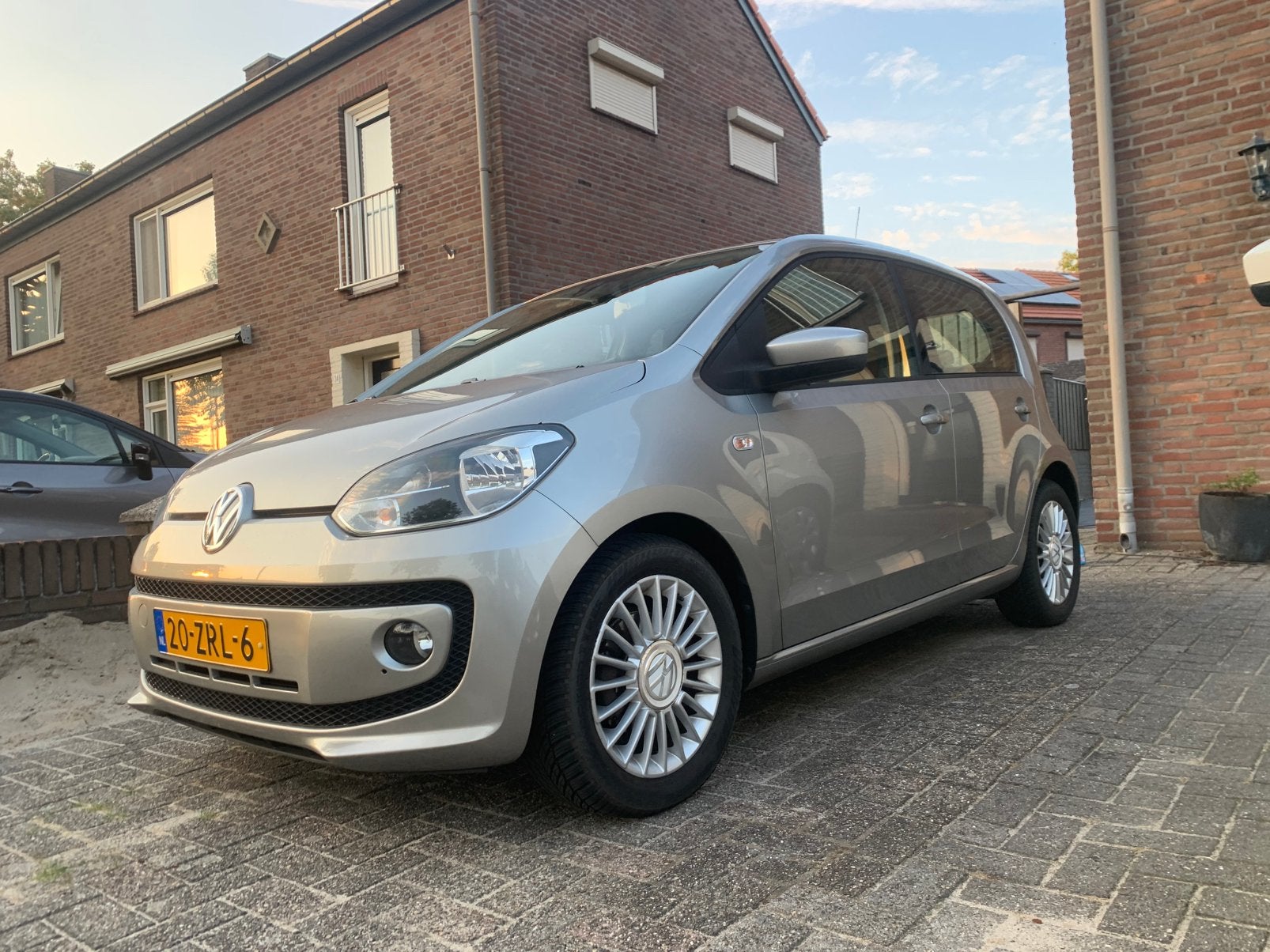 Volkswagen high up! Bluemotion NAP airco zilver, Voorwielaandrijving, Stof, Up!, 840 kg