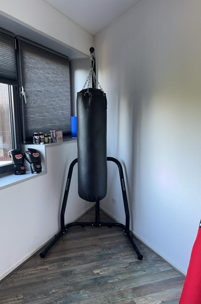 Kickboks met standaard, Ophalen, Zo goed als nieuw