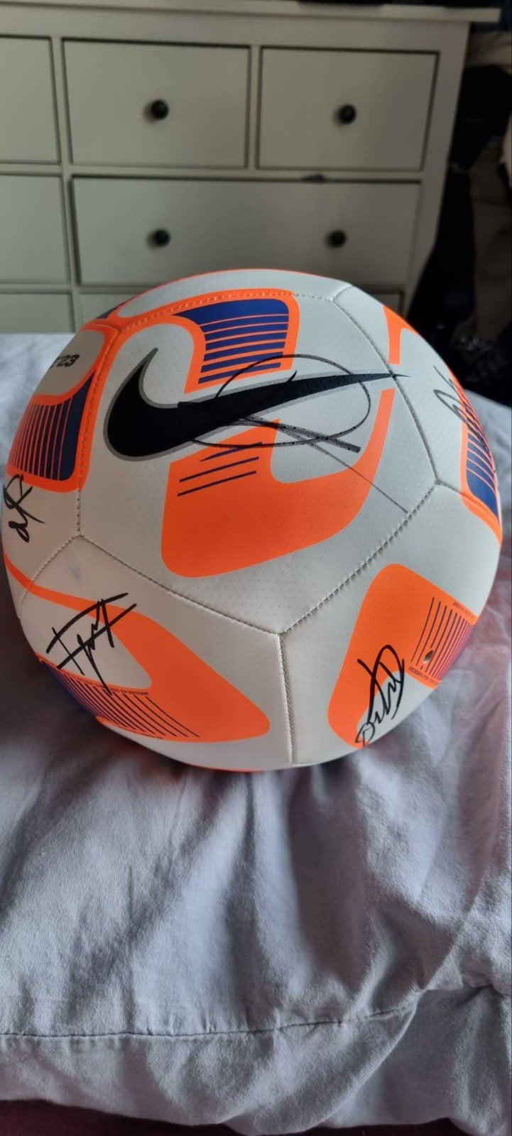 Gesigneerde Nike Voetbal Nederlands elftal 2026 Oranje, Verzamelen, Sportartikelen en Voetbal, Ophalen, Nieuw, Overige binnenlandse clubs