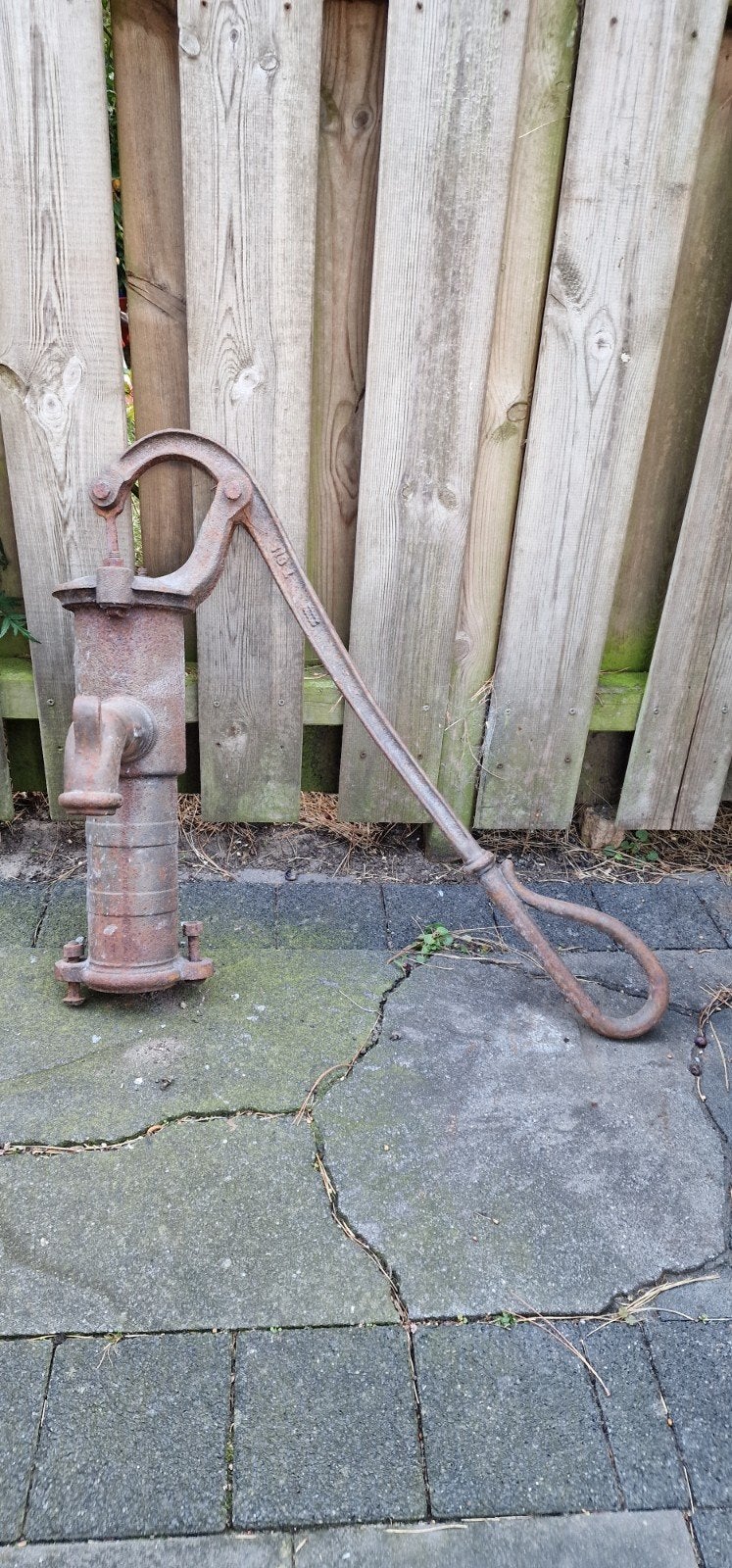 Antieke gietijzeren waterpomp - Decoratief, Antiek en Kunst, Ophalen