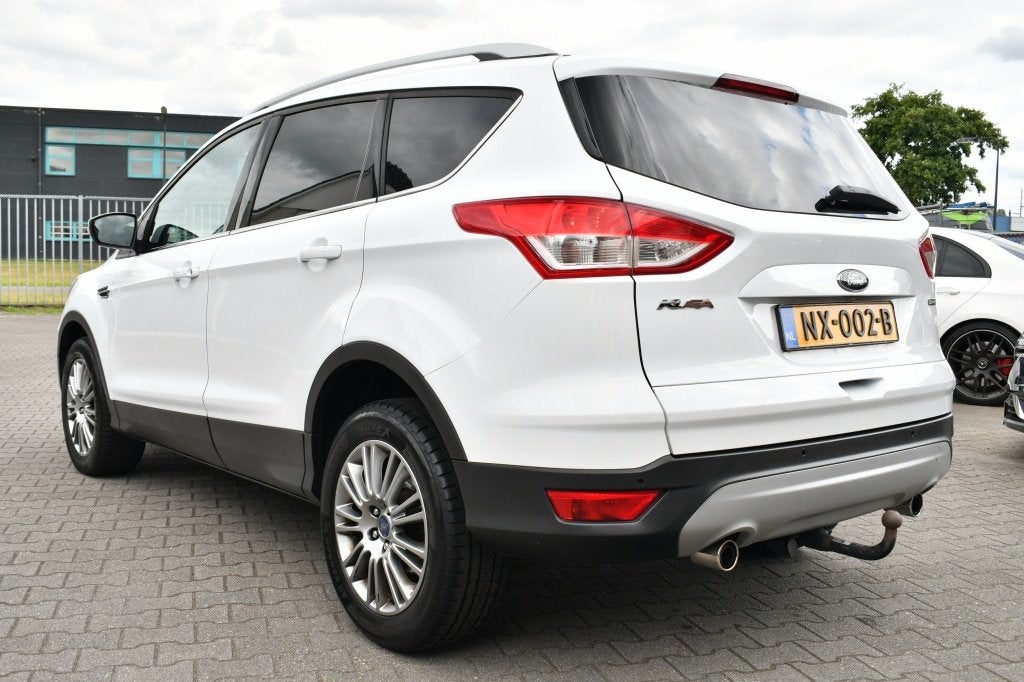 Ford Kuga 1.6 Titanium 150PK Dealer.Onderhouden Trekhaak, Auto's, 15 km/l, Gebruikt, 4 cilinders, Leder en Stof