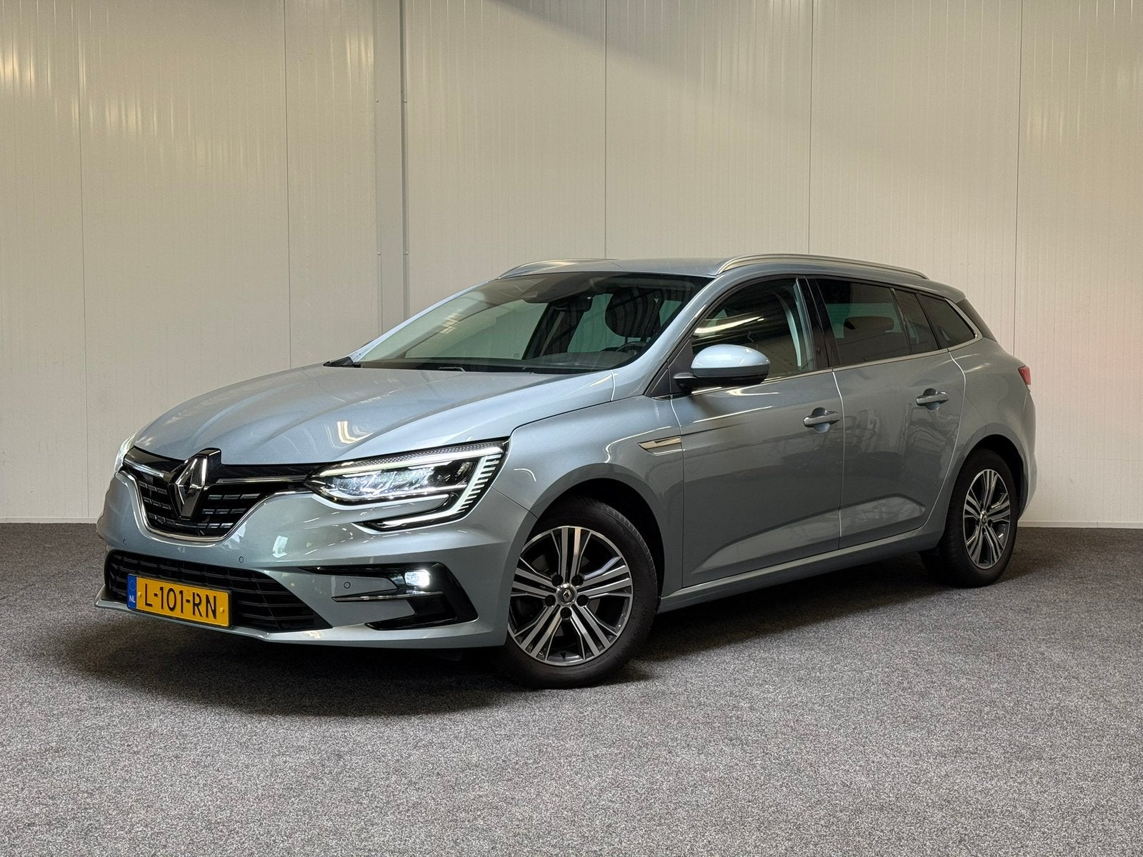 Renault Mégane estate 1.3 TCe 140pk GPF 2021 Grijs AUT NAP, Auto's, Voorwielaandrijving, 4 cilinders, 1283 kg, Origineel Nederlands