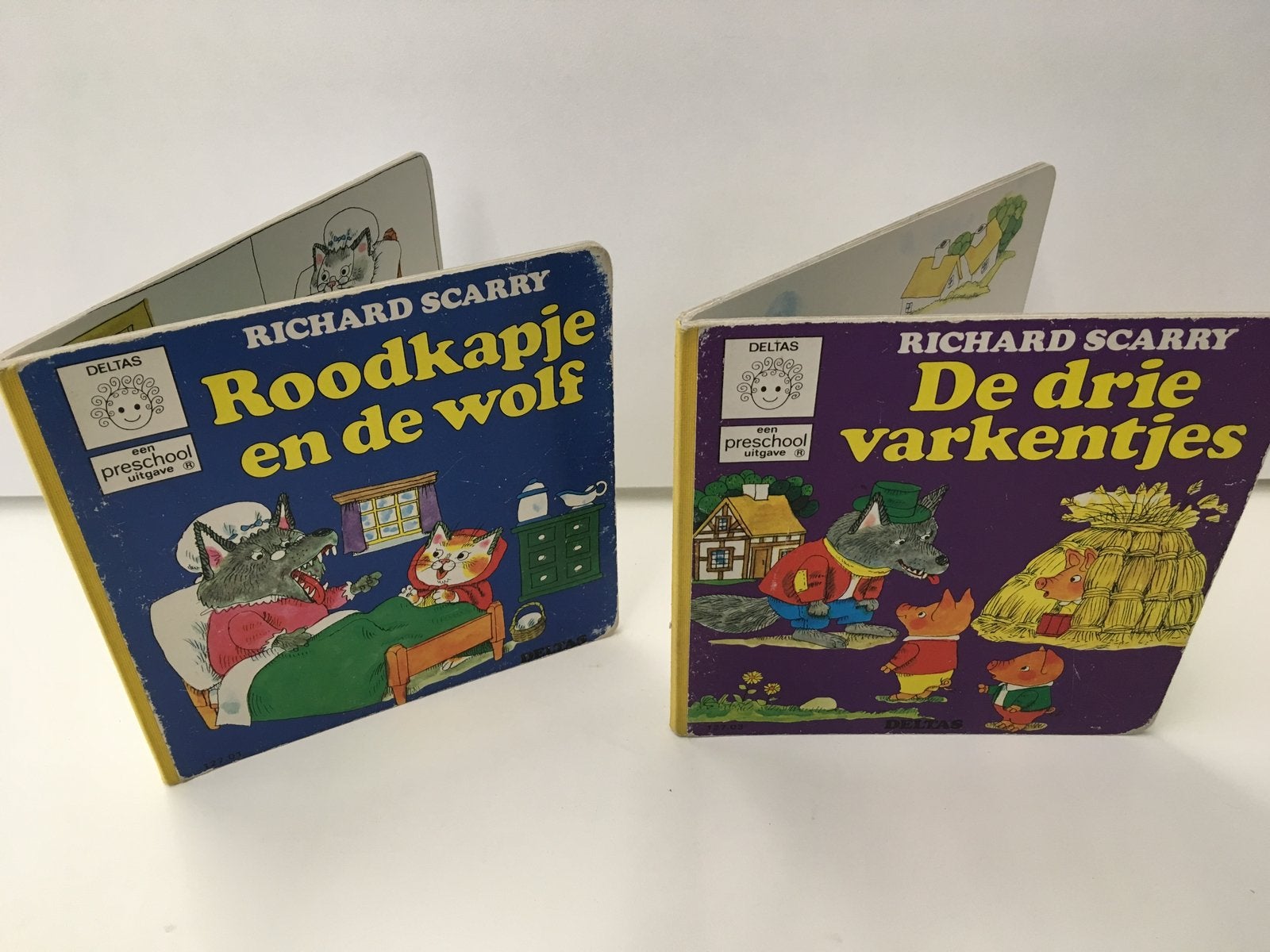 Richard Scarry karton roodkapje de wolf de drie varkentjes, Ophalen of Verzenden, Gelezen, Fictie algemeen