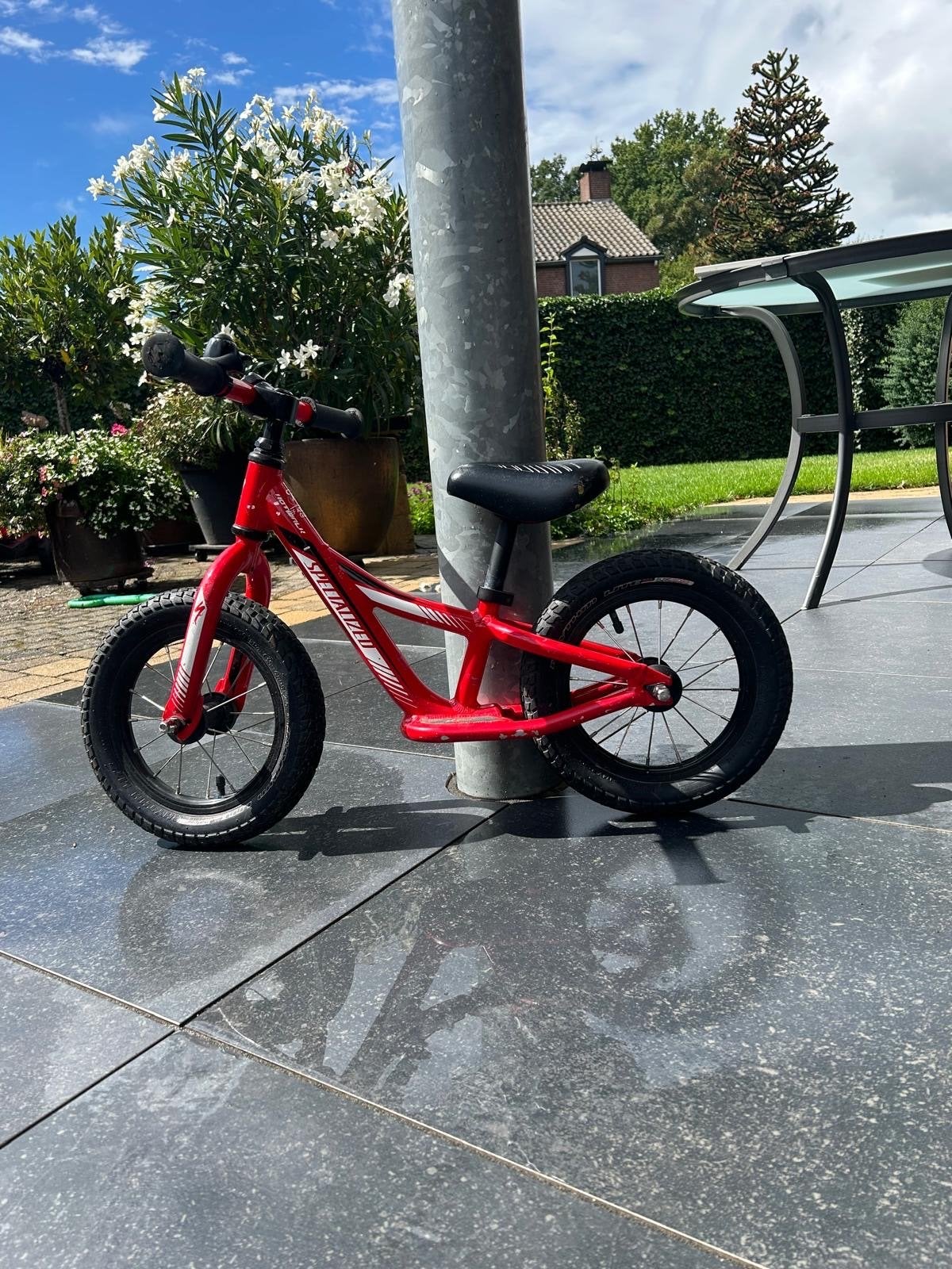 Specialized Hotwalk loopfiets rood - Zo goed als nieuw, Ophalen of Verzenden, Zo goed als nieuw, Minder dan 16 inch