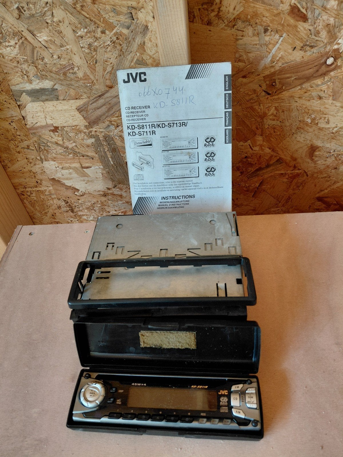 JVC KD-S811R CD-ontvanger met handleiding, Auto diversen, Autoradio's, Gebruikt, Ophalen of Verzenden