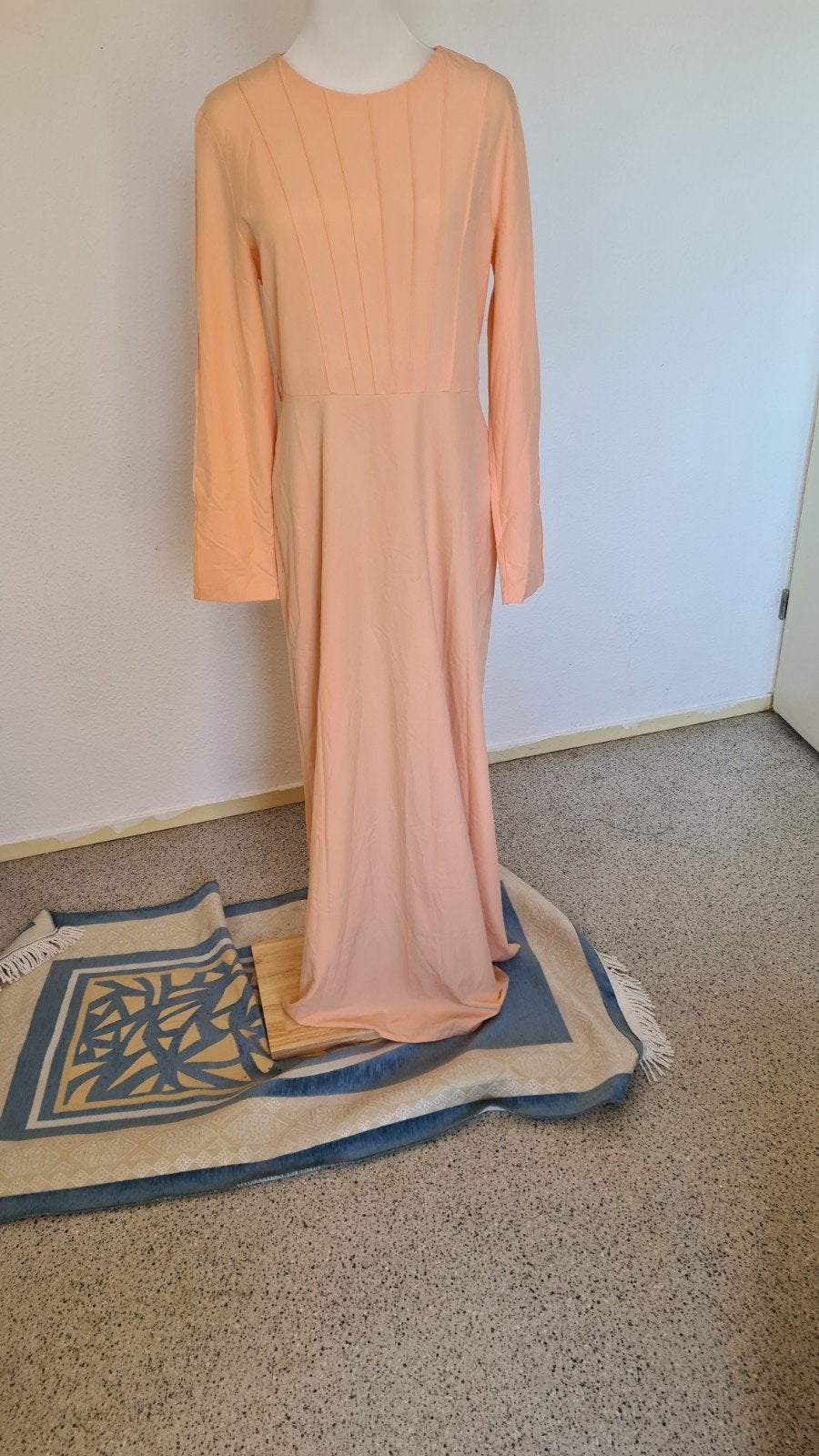 Lange perzikkleurige jurk, Kleding | Dames, Maat 38/40 (M), Overige kleuren, Nieuw, Ophalen of Verzenden