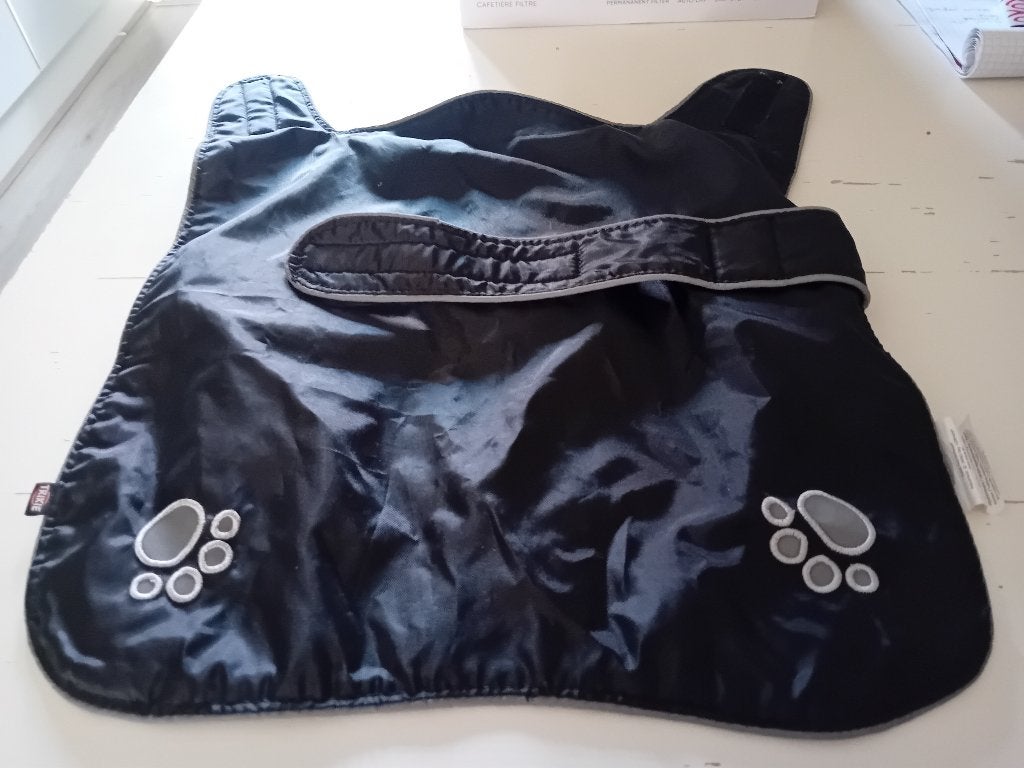 te koop hondenjasje. 2 x., Dieren en Toebehoren, Ophalen of Verzenden, Zo goed als nieuw, Hondenjas