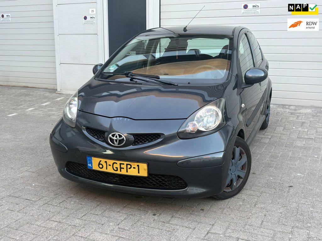 Toyota Aygo 1.0-12V +, Auto's, Stof, Gebruikt, Zwart, Metallic lak
