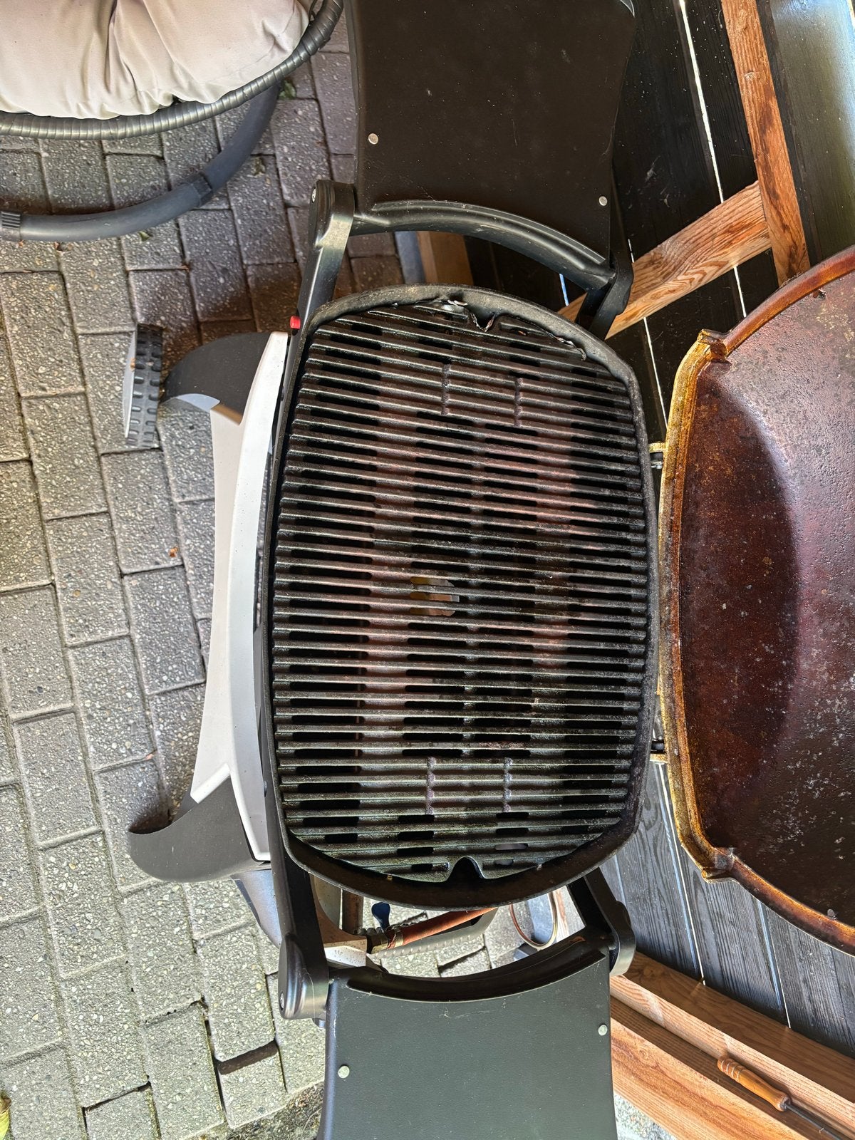 Weber Q2000 Gasbarbecue met onderstel, Tuin en Terras, Gasbarbecues, Ophalen, Gebruikt