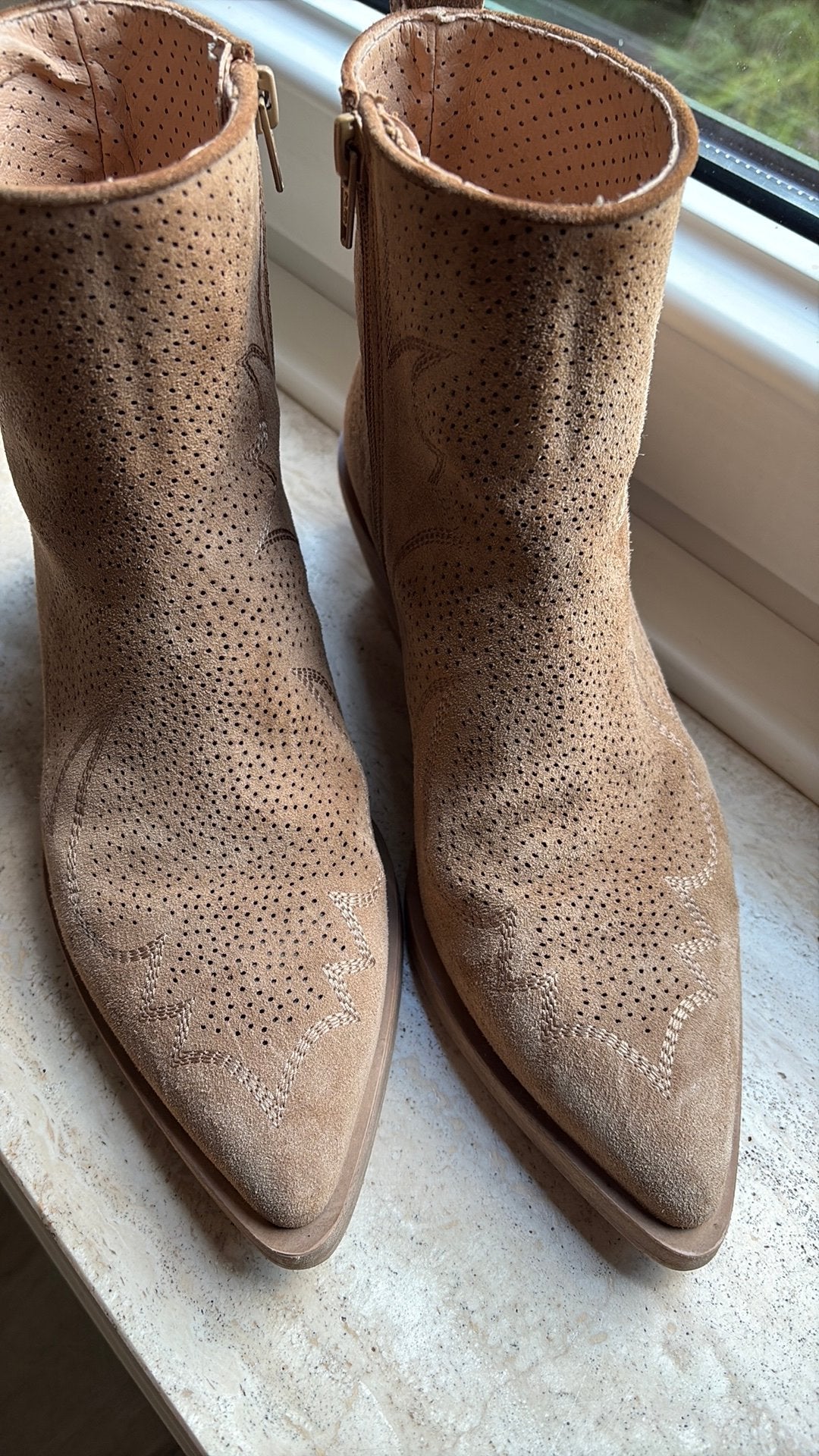 Cowboylaarzen dames maat 39 suède, Beige, Lage of Enkellaarzen, Ophalen of Verzenden, Zo goed als nieuw
