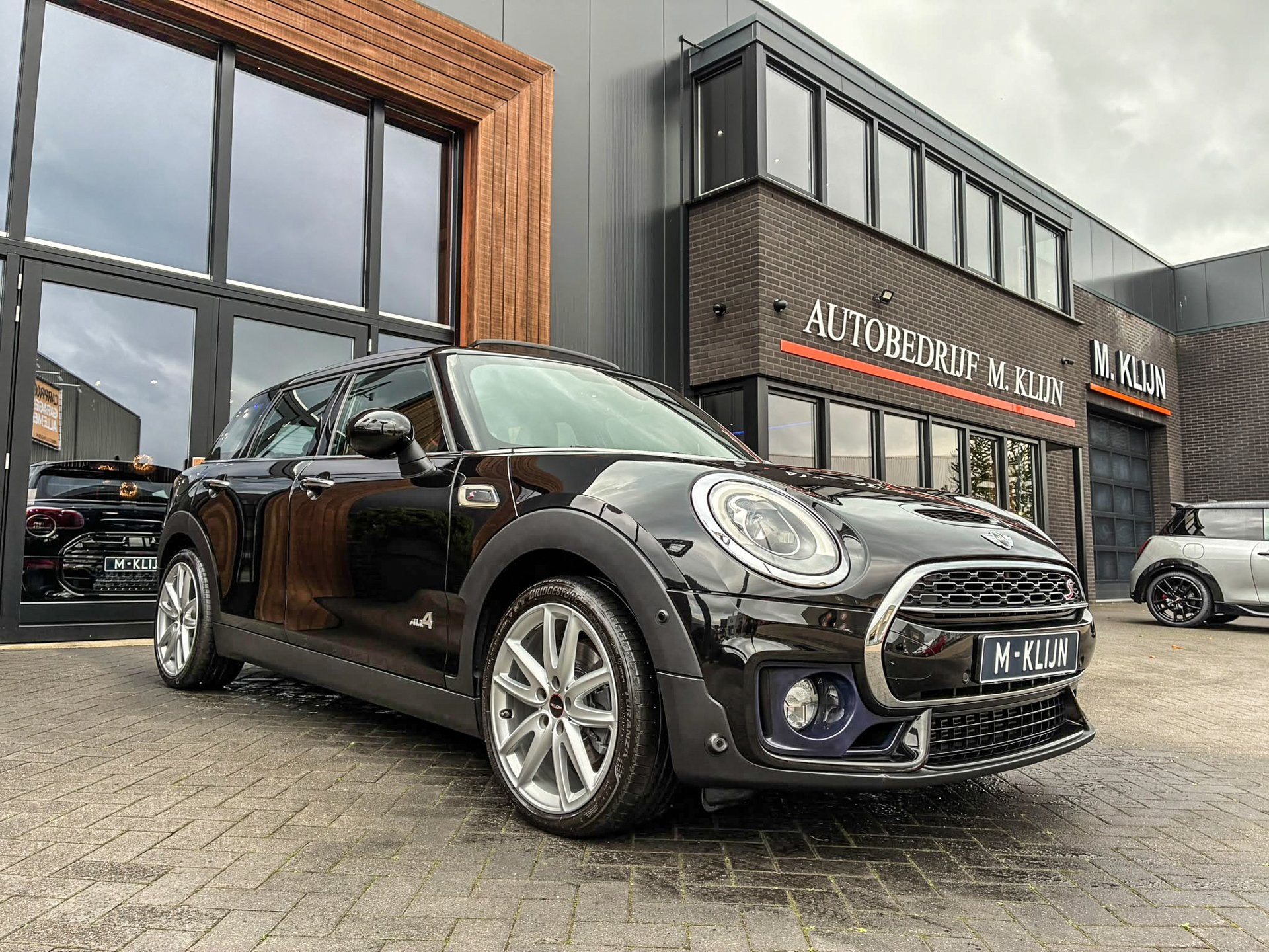 MINI Clubman 2.0 Cooper S ALL4 Chili F1 Aut John Cooper Work, Auto's, Automaat, 1535 kg, Alcantara, Zwart