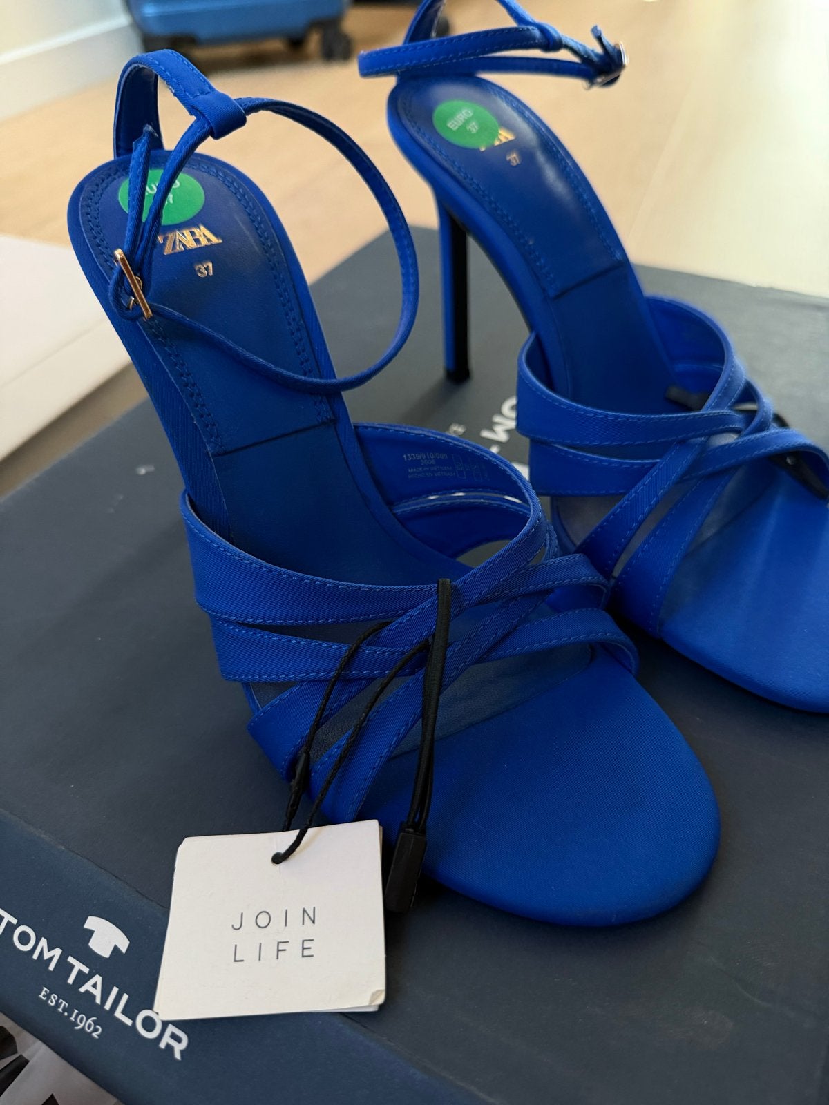 Nieuwe Zara blauwe sandalen met hoge hak - Maat 37, Blauw, Nieuw, Ophalen of Verzenden, Schoenen met hoge hakken