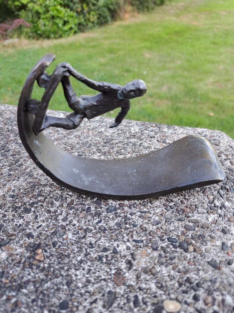 sculptuur van een skateboarder brons Astrid Veldhuyzen, Minder dan 20 cm, Ophalen of Verzenden, Beeld, Bruin