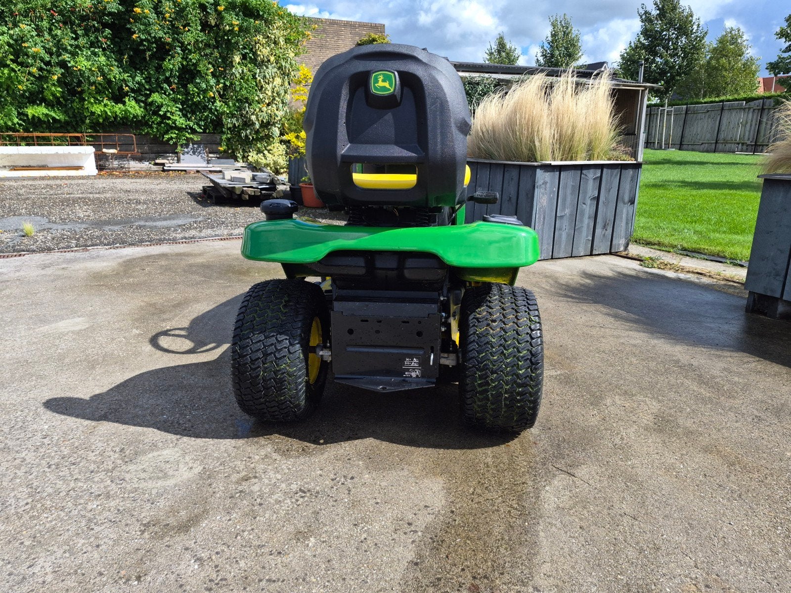 Foto 4 van John Deere X350 Zitmaaier - Zo goed als nieuw