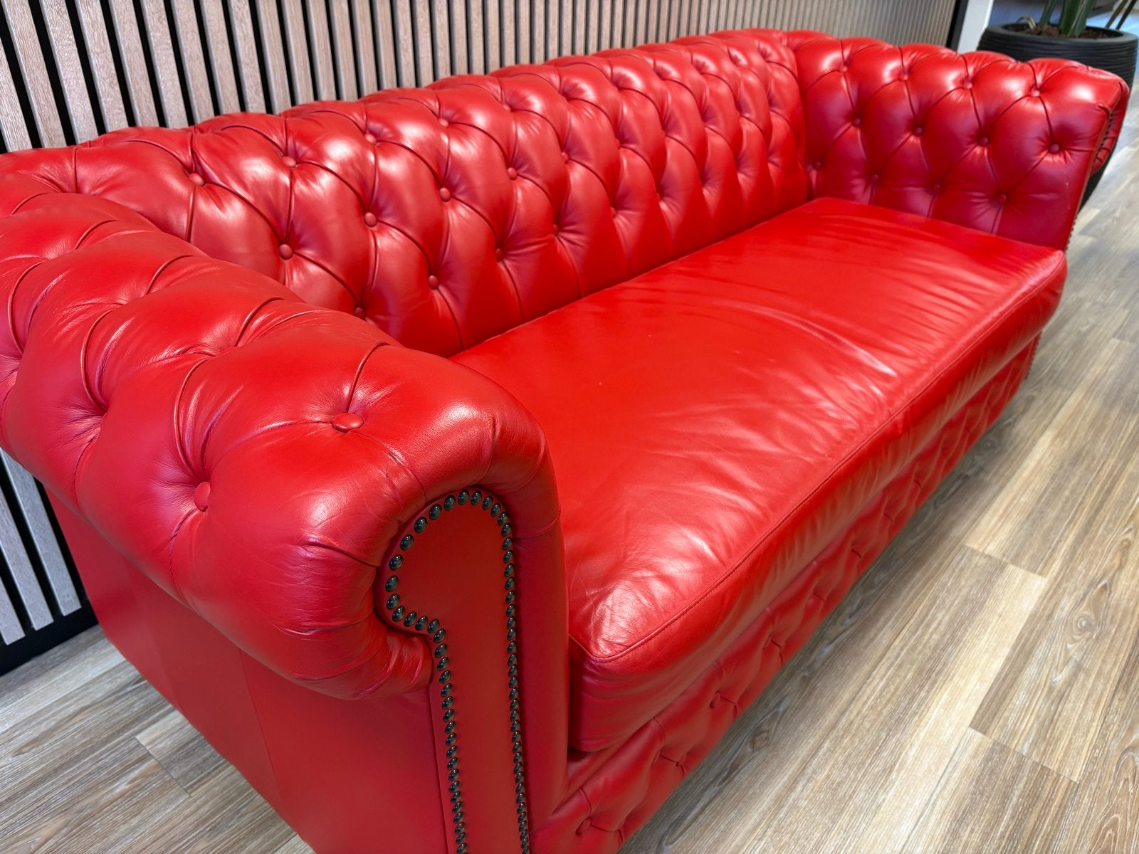 2x Chesterfield bank rood, Ophalen, Gebruikt, Driepersoons, Rechte bank
