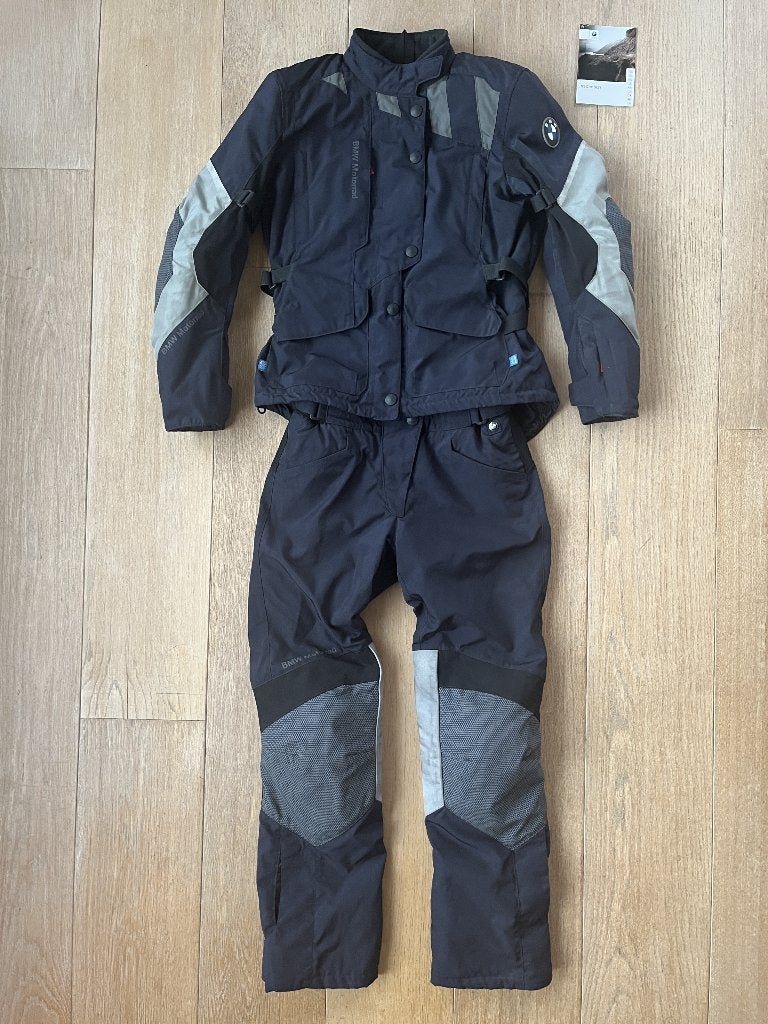 Bijna nieuw BMW GS Dry dames motorpak mt 40 motorjas + broek, Motoren, BMW Motorrad, Combipak, Ophalen of Verzenden, Nieuw zonder kaartje