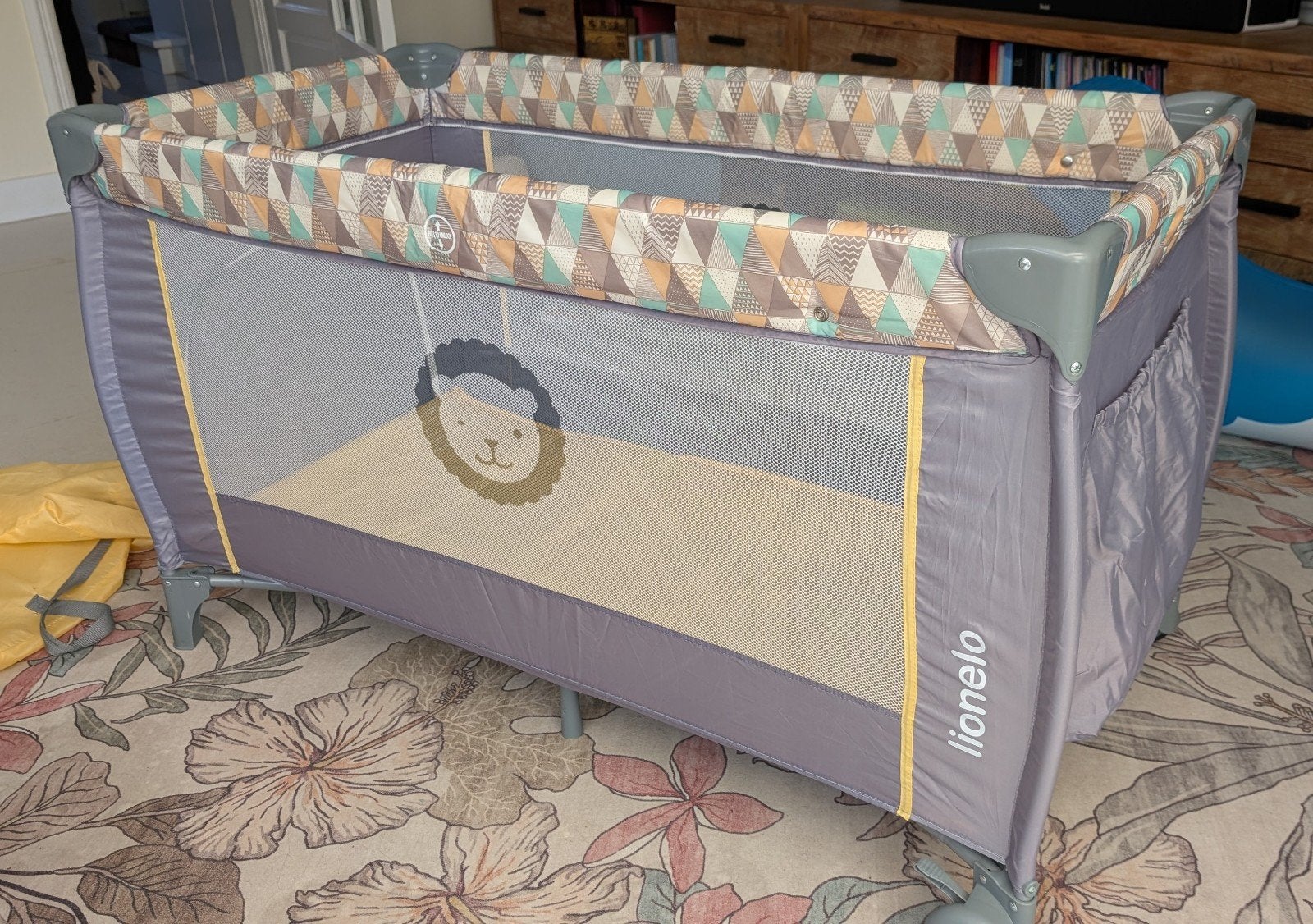 Lionelo Reiswieg/Campingbed met 2 hoogtes en vele toebehoren, Ophalen, Zo goed als nieuw, Minder dan 140 cm, Matras