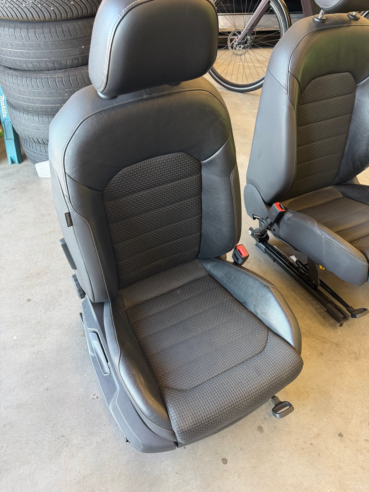 VW Golf stoelen - passen in Caddy mk3/4 (kleine reparatie), Ophalen of Verzenden, Gebruikt, Volkswagen