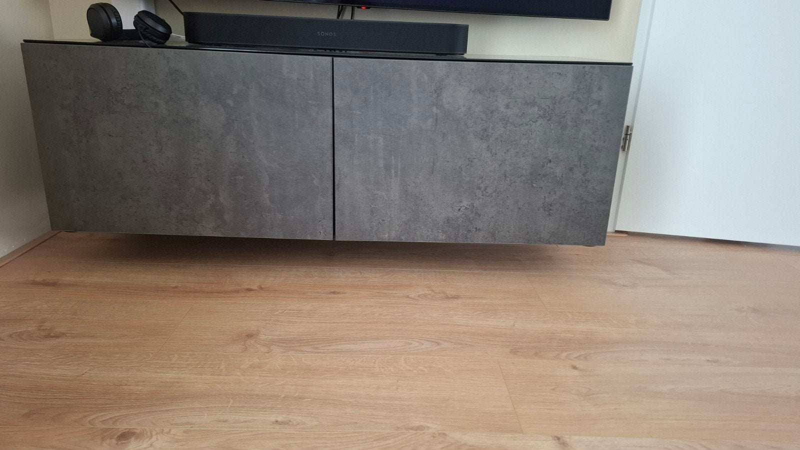 Modern zwevend tv-meubel met betonlook, Overige materialen, 100 tot 150 cm, Modern, Industrieel, Ophalen of Verzenden
