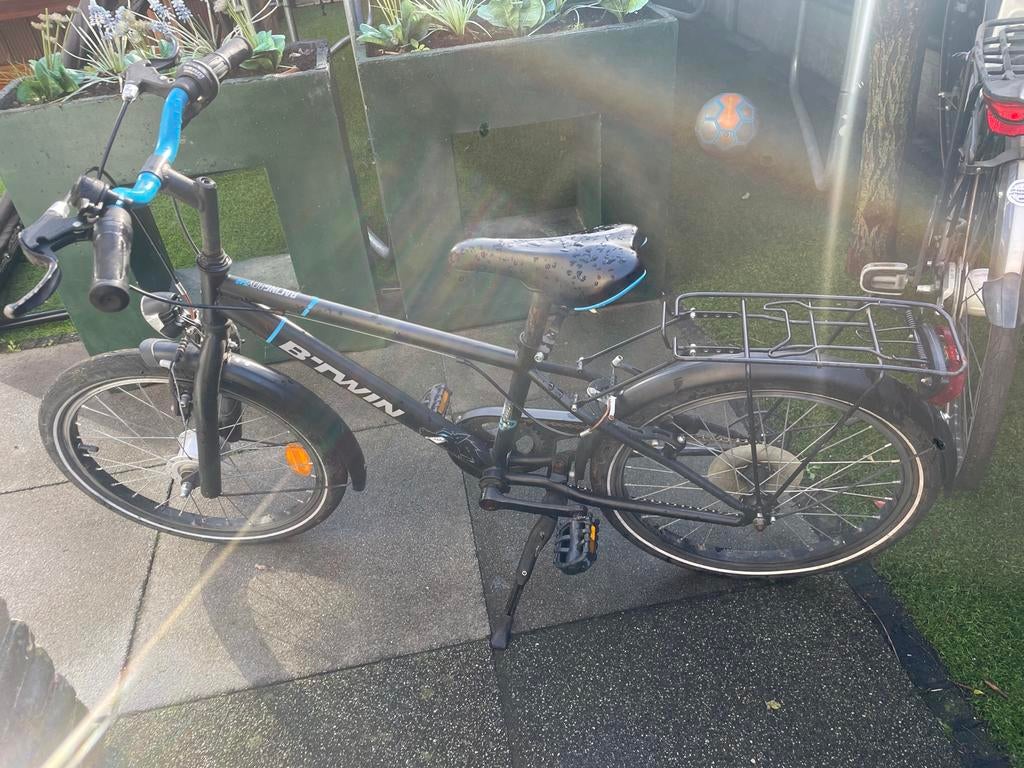 B'Twin Racingboy 340 kinderfiets 20 inch, Fietsen en Brommers, Fietsen | Jongens, Ophalen of Verzenden, Gebruikt, 20 inch, Handrem