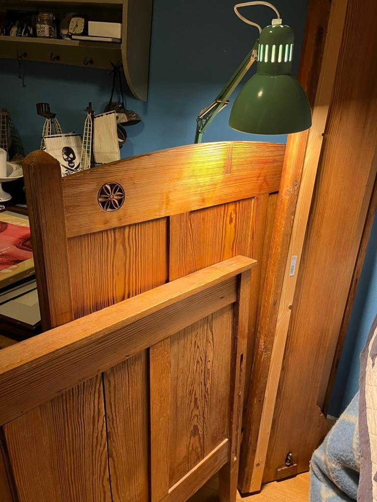Brocante bed geloogd, Ophalen