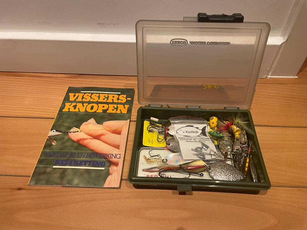 Diverse kunstaas van toen, Abu Pezon enz met Raaco doosje, Ophalen of Verzenden, Zo goed als nieuw, Kunstaas