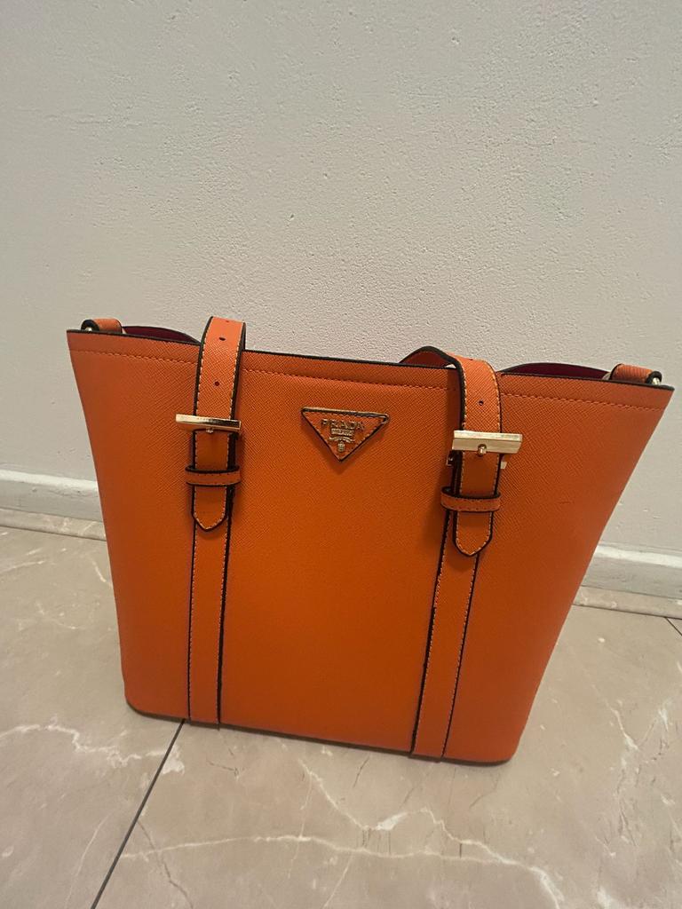 Prada tas, Sieraden, Tassen en Uiterlijk, Tassen | Damestassen, Ophalen, Zo goed als nieuw, Zwart, Handtas