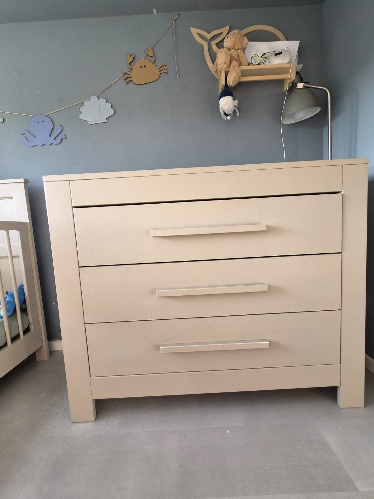 Stevige Commode, Ophalen