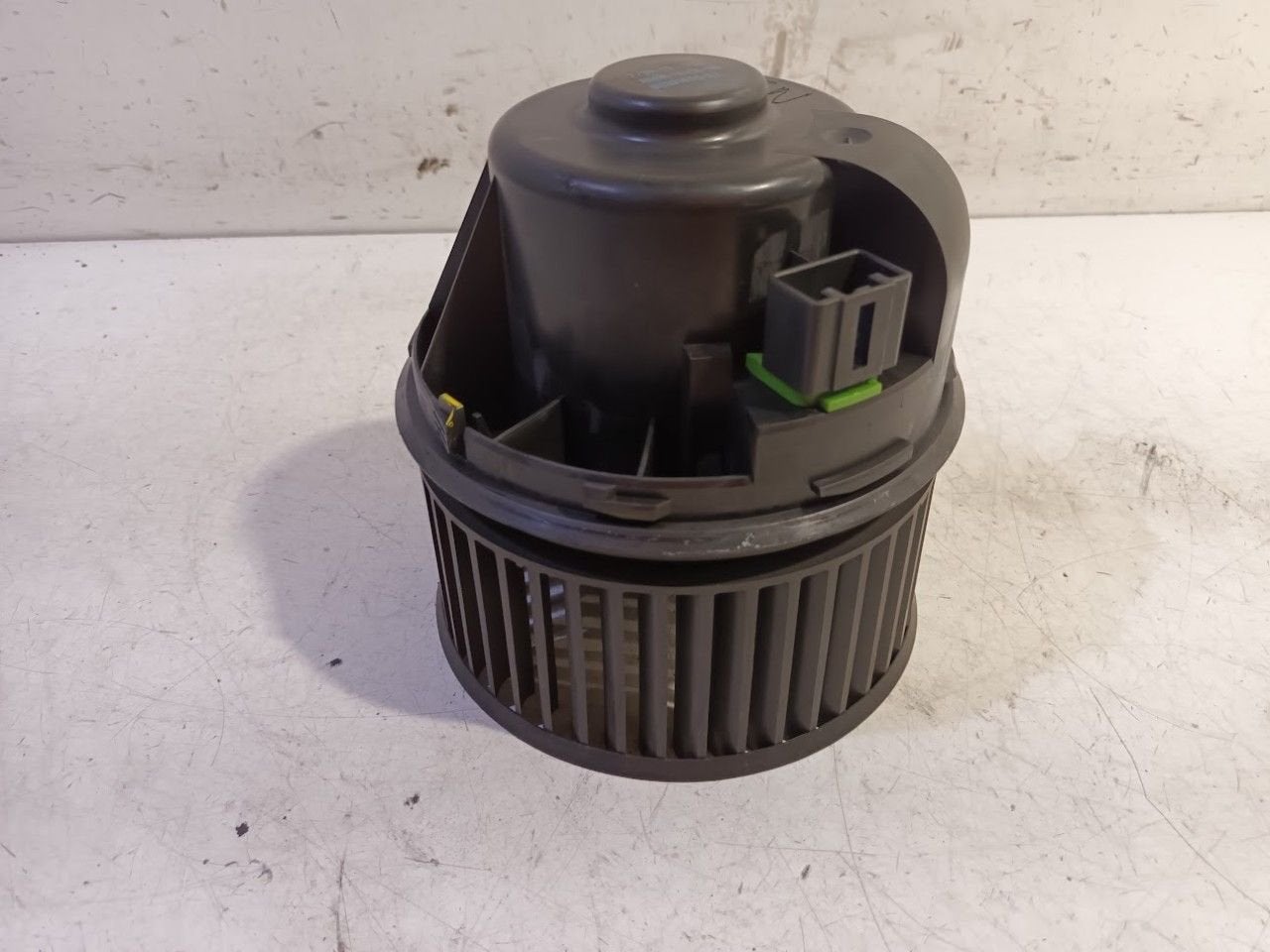 Kachel ventilator motor Volvo V40, Onderdelen@venauto.nl, Van der Ven Autorecycling B.V., Gebruikt, Ettenseweg 76, 4706 PB Roosendaal, The Netherlands
