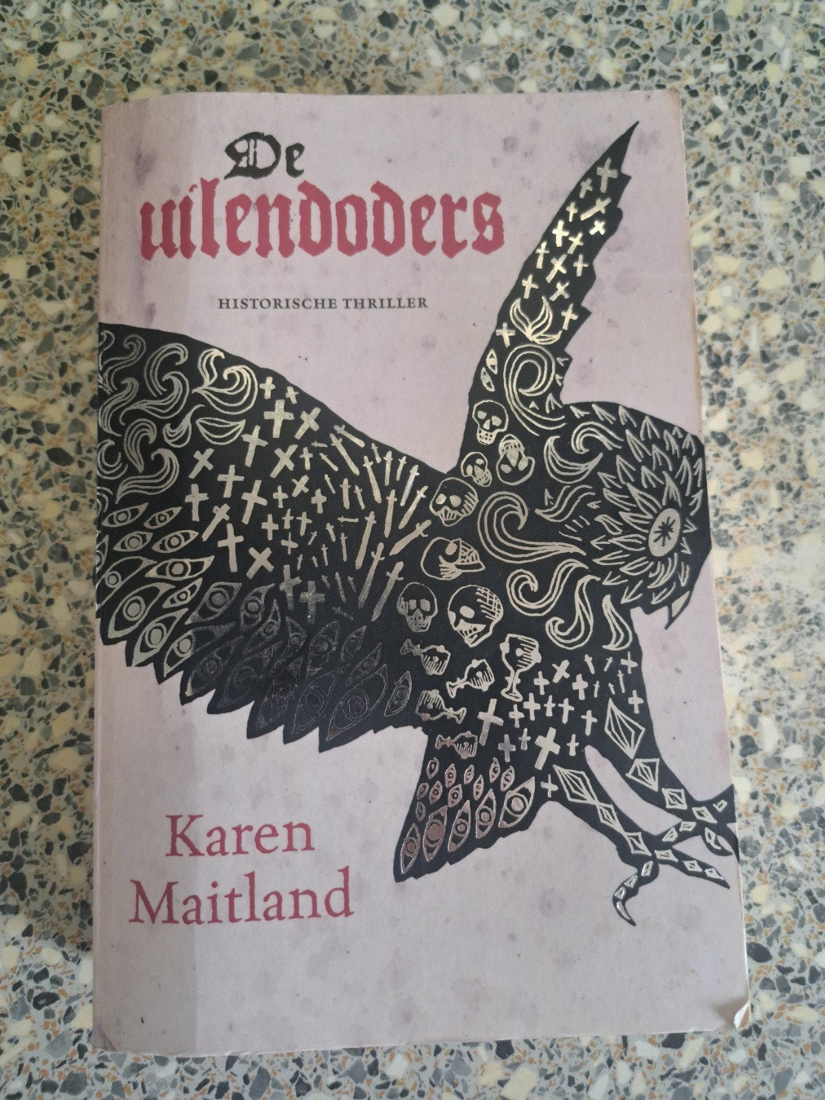 Karen Maitland - De uilendoders, Ophalen of Verzenden, Zo goed als nieuw, Karen Maitland
