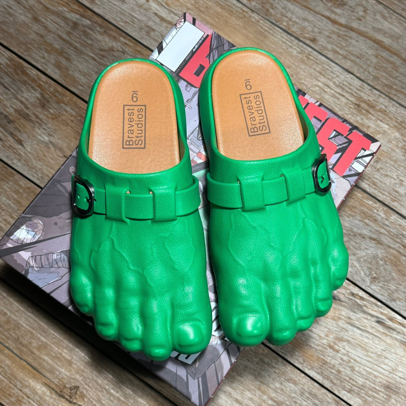 Bravest Studios Foot Clog groen Hulk US 9 slipper 42, Slippers, Overige kleuren, Nieuw, Ophalen of Verzenden
