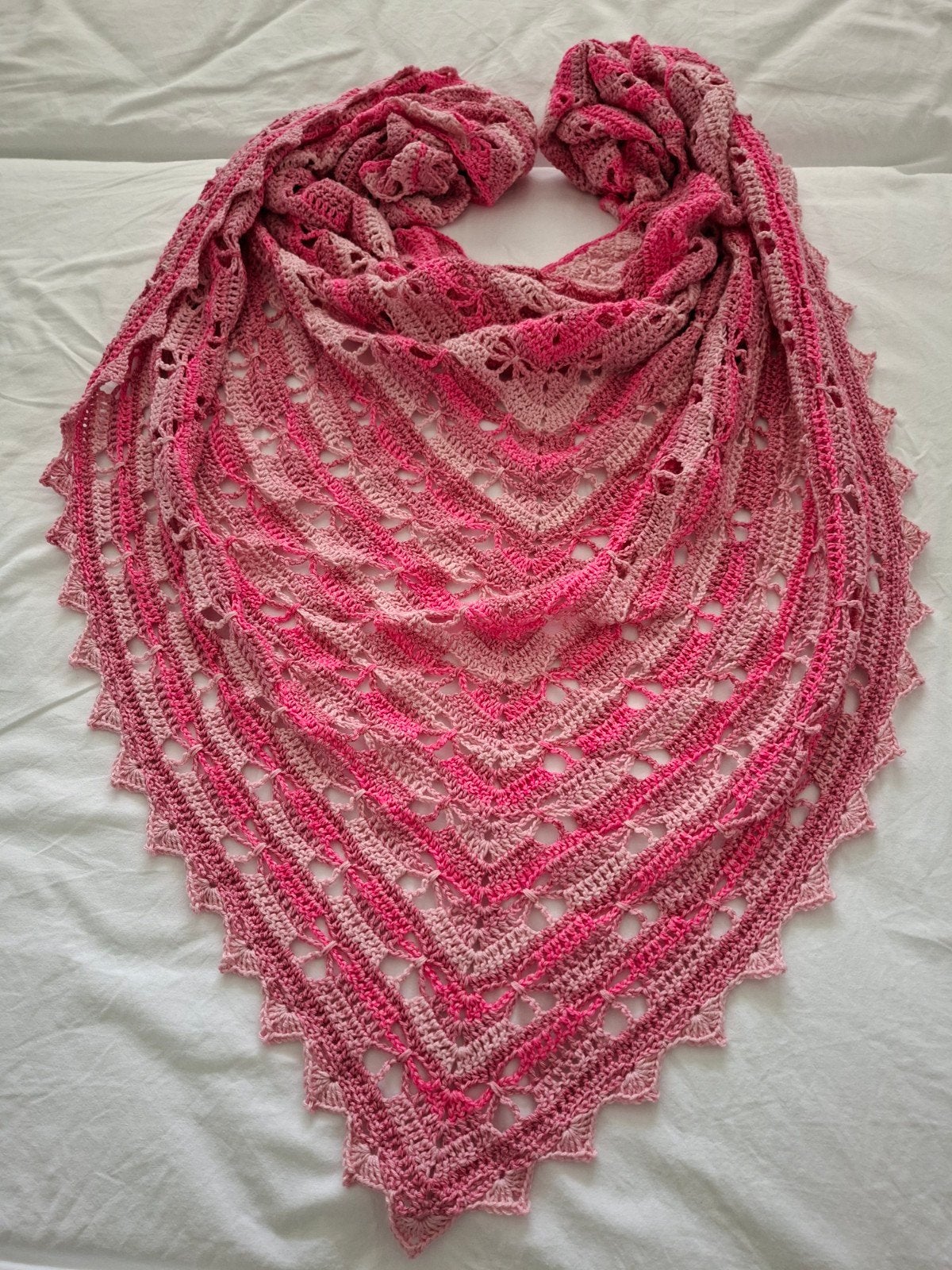 Nieuwe handgemaakte gehaakte omslagdoek/driehoeksjaal, Handgemaakt, Verzenden, Nieuw