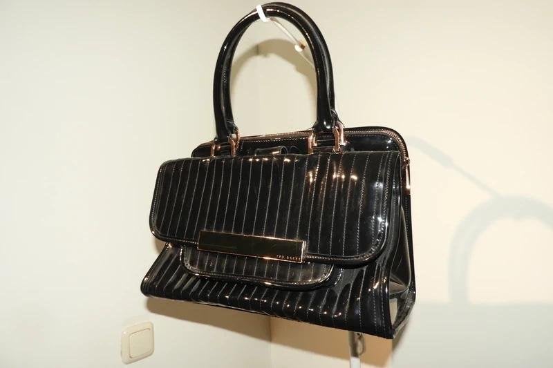 Ted Baker ruime lak tas rose kleurige hardware veel ruimte, Sieraden, Tassen en Uiterlijk, Tassen | Damestassen, Verzenden, Gebruikt