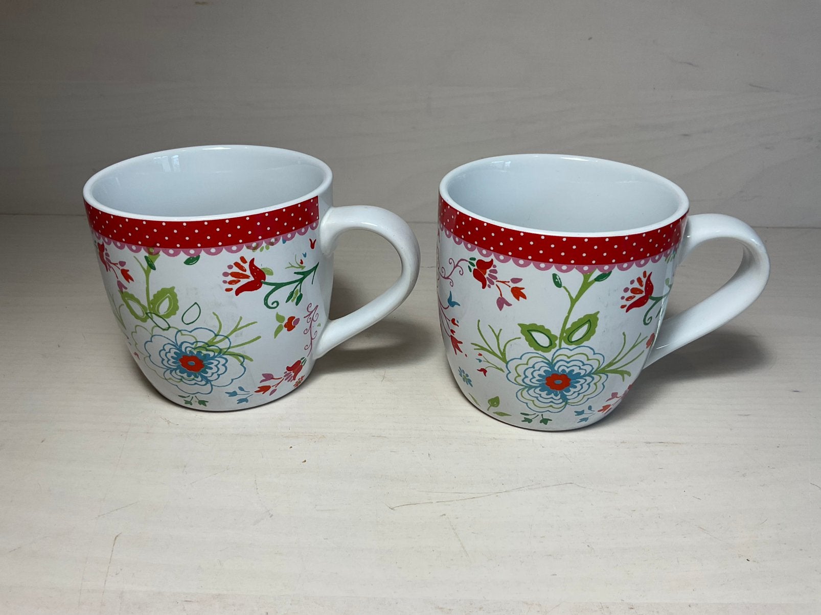 Twee Albert Heijn mokken bekers hoogte 8,5 cm, Ophalen of Verzenden, Zo goed als nieuw, Overige stijlen, Kop(pen) en/of Schotel(s)