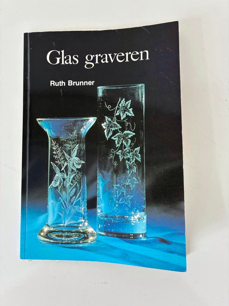 Glas graveren - Ruth Brunner - Hobbyboek, Ophalen of Verzenden, Gelezen, Overige onderwerpen
