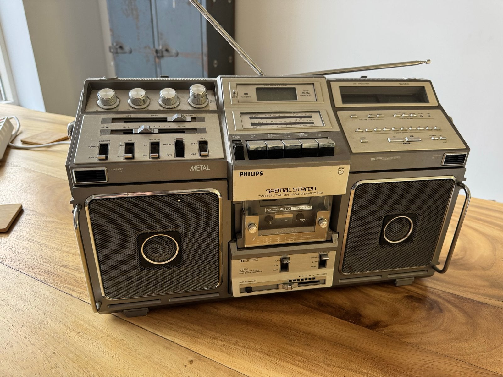 Philips D8803 Boombox - Gaat niet aan (voor onderdelen/repar, Ophalen of Verzenden, Niet werkend, Radio