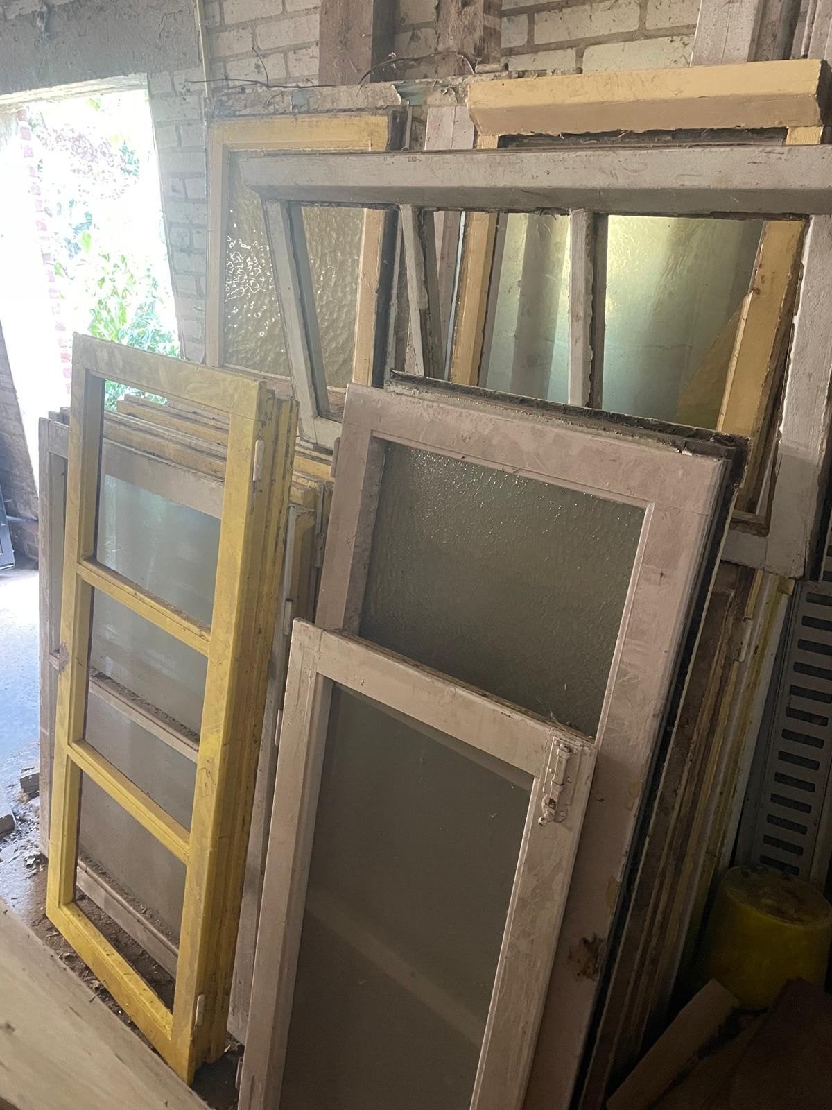 Gebruikte  raamkozijnen. Sommigen met gekleurd glas, Ophalen, Gebruikt, Minder dan 80 cm, Gevelraam of Ruit